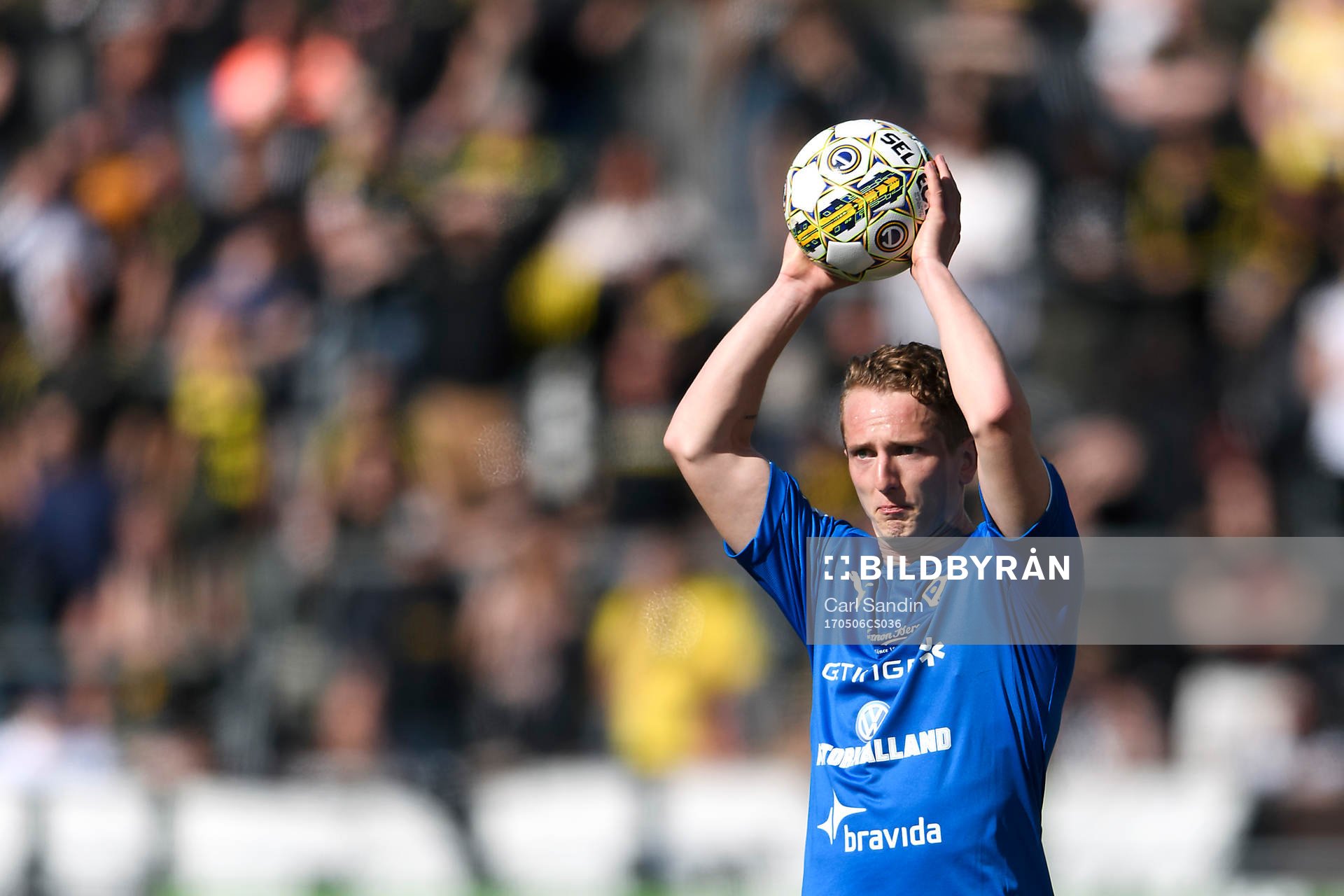 Halmstads Andreas Bengtsson kastar inkast