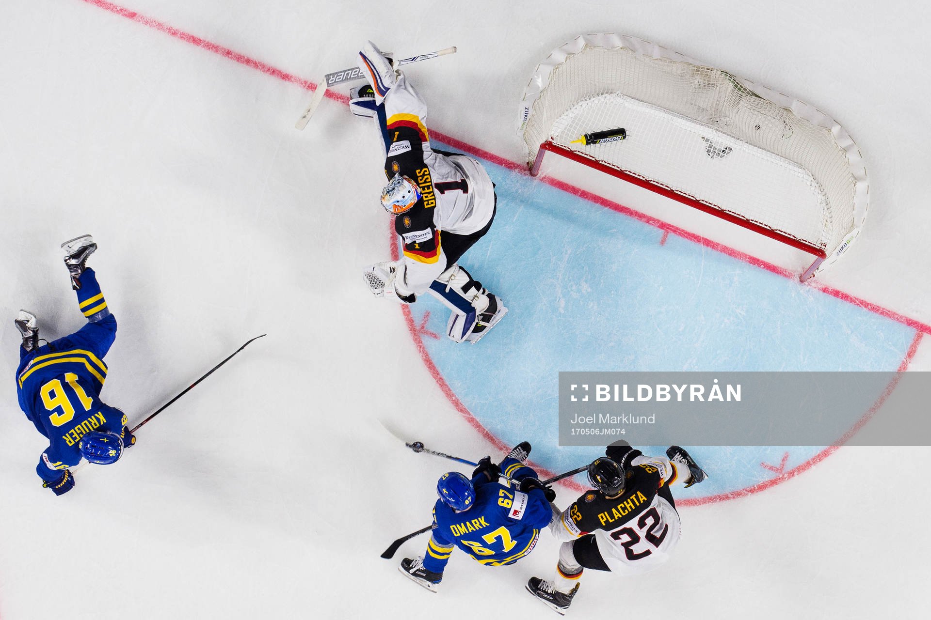 Sveriges Linus Omark skjuter in 2-3 bakom Tysklands