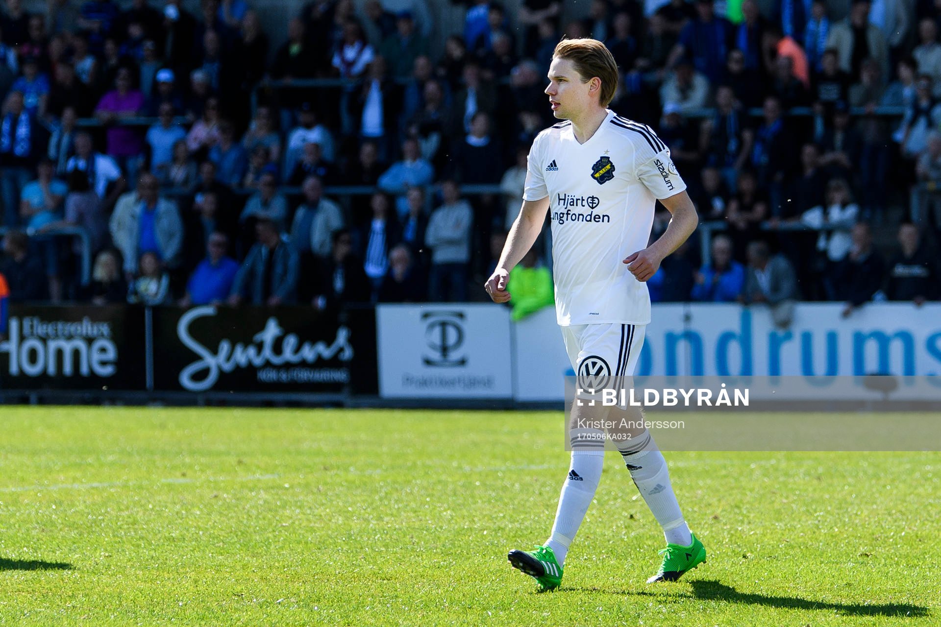 AIK:s Johan Blomberg väljer att inte jublar efter 0-1 under fotbollsmatchen i Allsvenskan mellan Halmstad och AIK den 6 maj 2017 i Halmstad.