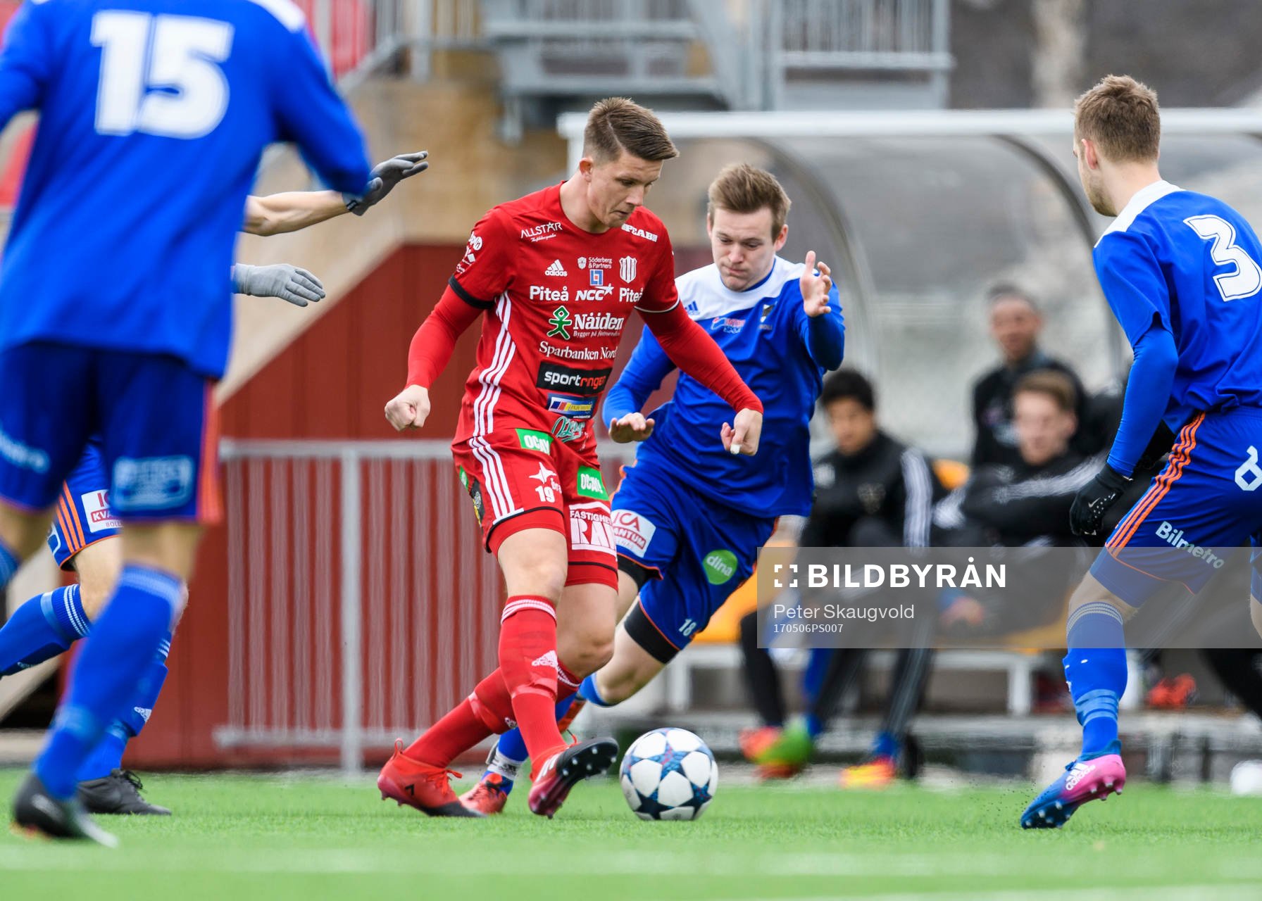 Piteås Joel Edström med bollen