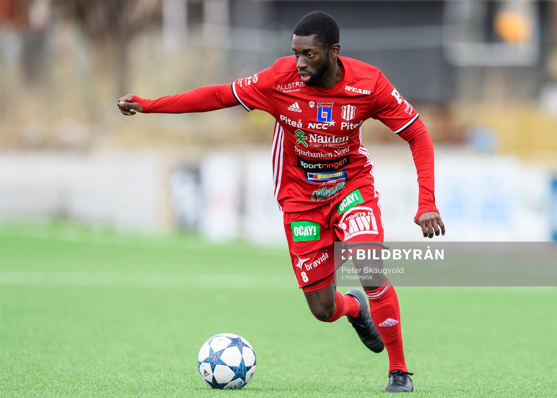 Piteås Samuel Naiwo med bollen