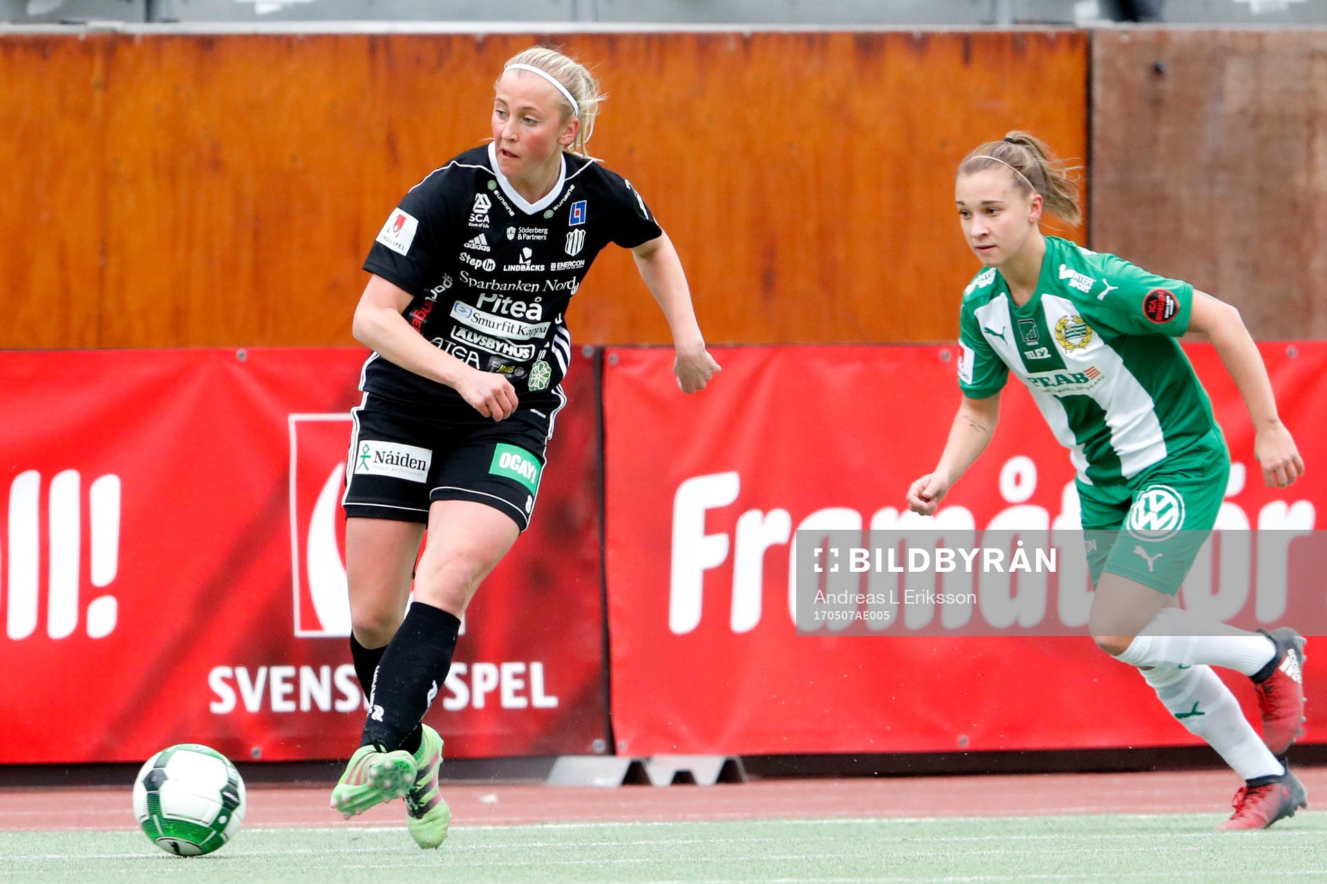 Piteås Julia Karlenäs och Hammarbys Julia Zigiotti Olme