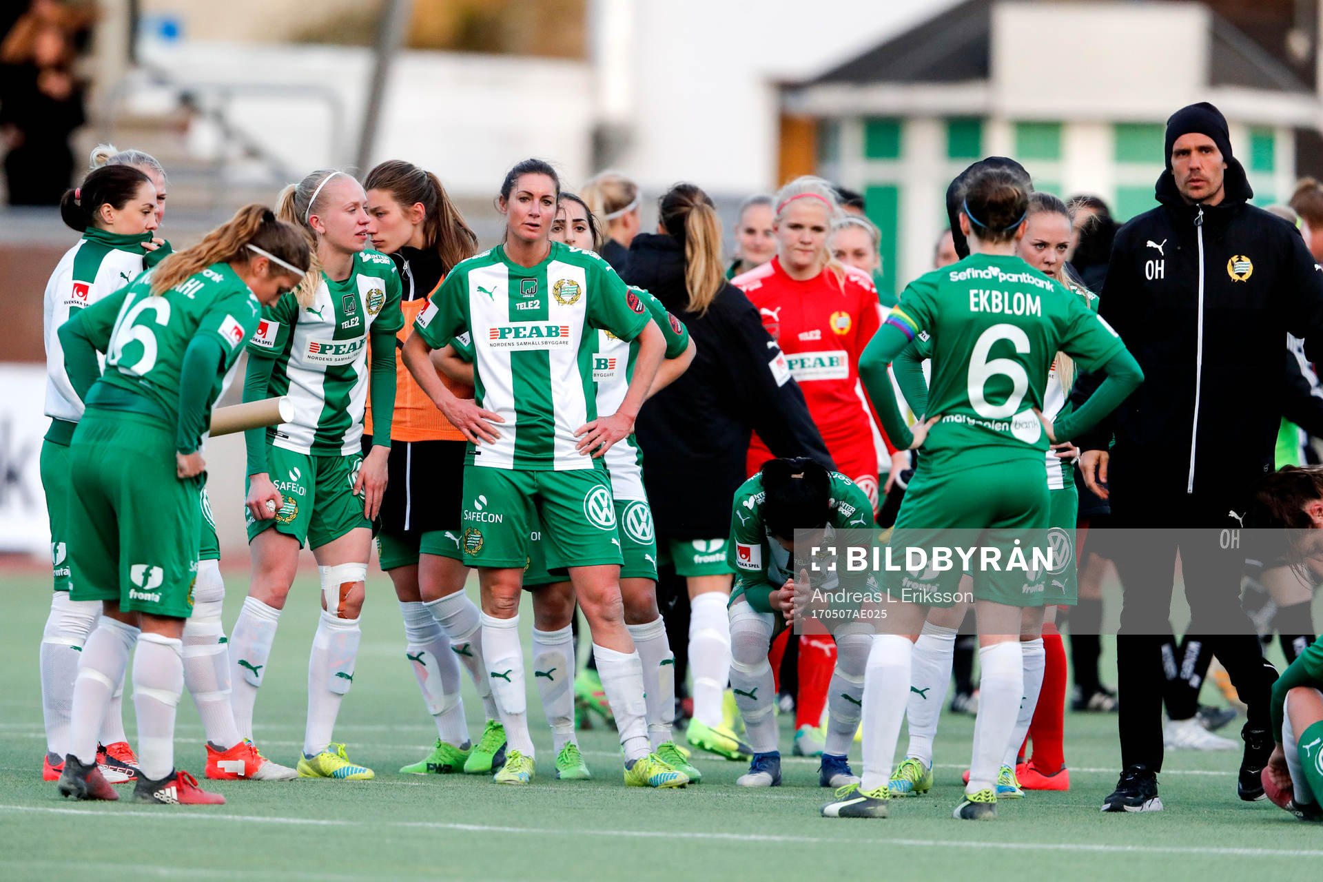 Hammarbys Madeleine Tegström deppar med lagkamraterna