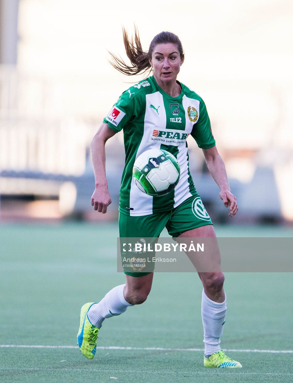 Hammarbys Madeleine Tegström med bollen