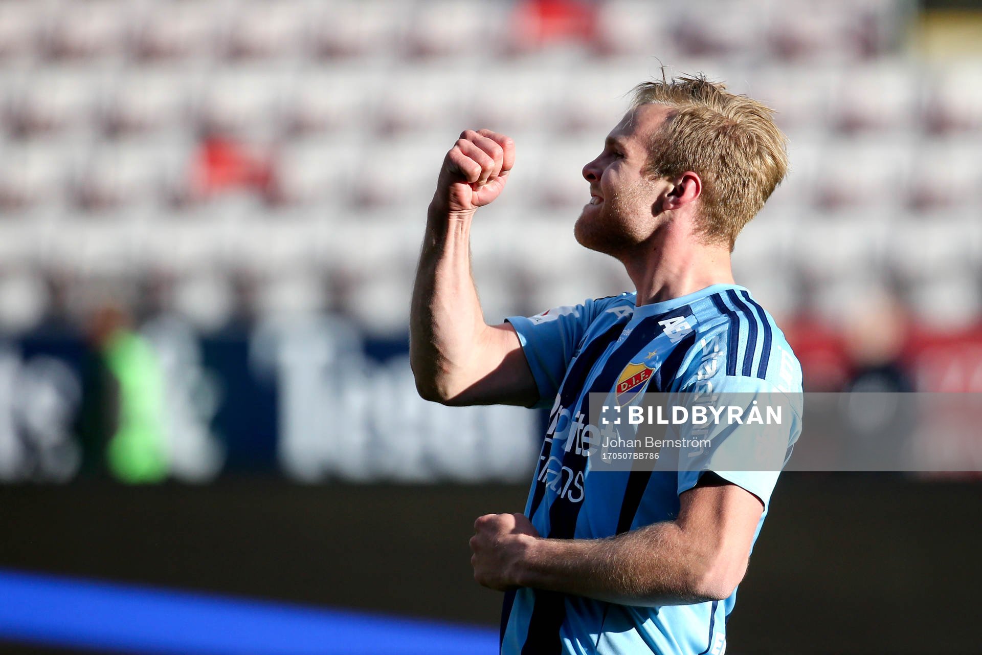 Djurgårdens Gustav Engvall jublar efter sitt tredje mål till 0-3 under fotbollsmatchen i Allsvenskan mellan Örebro och Djurgården den 7 maj 2017 i Örebro.