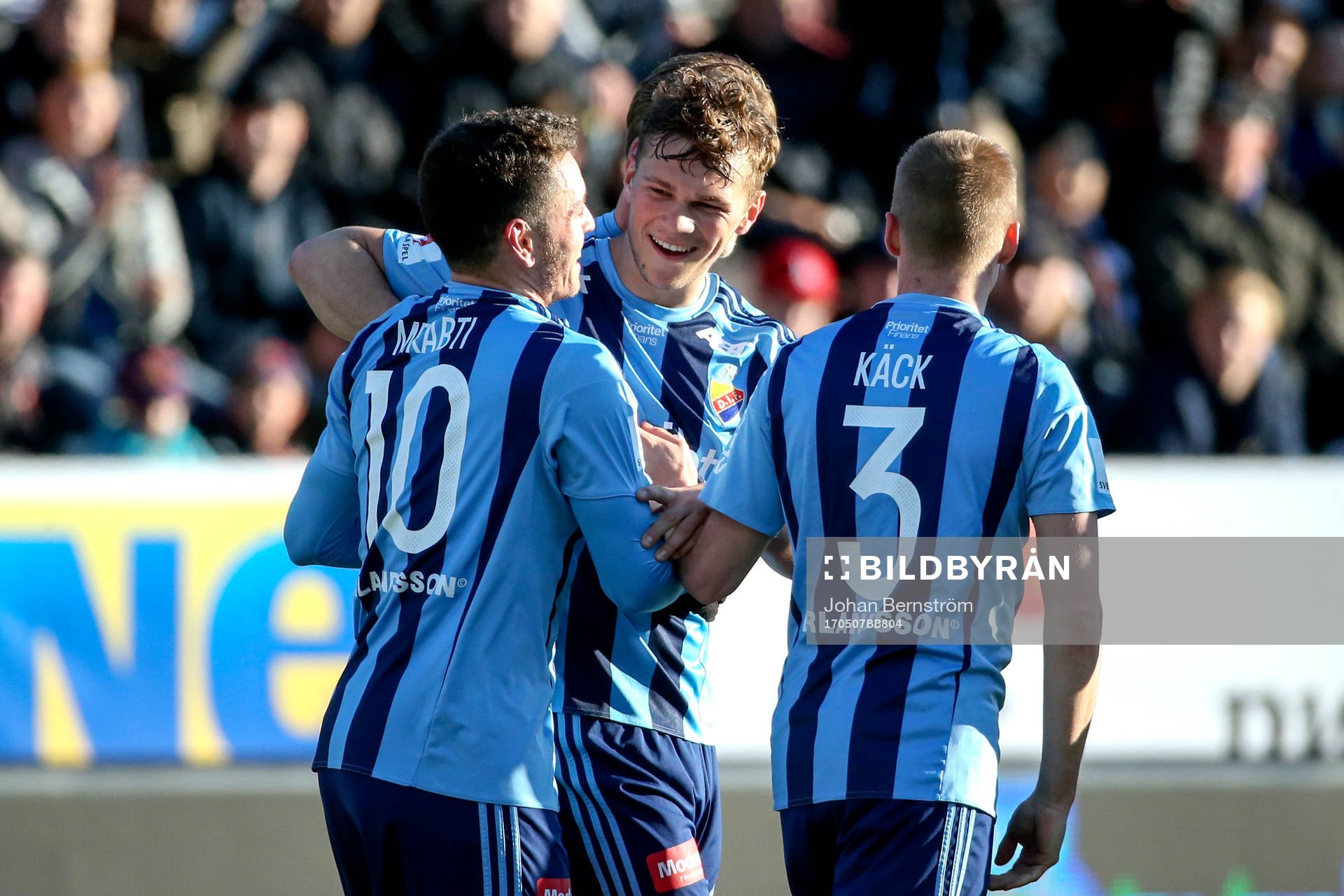 Djurgårdens Jesper Karlström jublar med Kerim Mrabti och