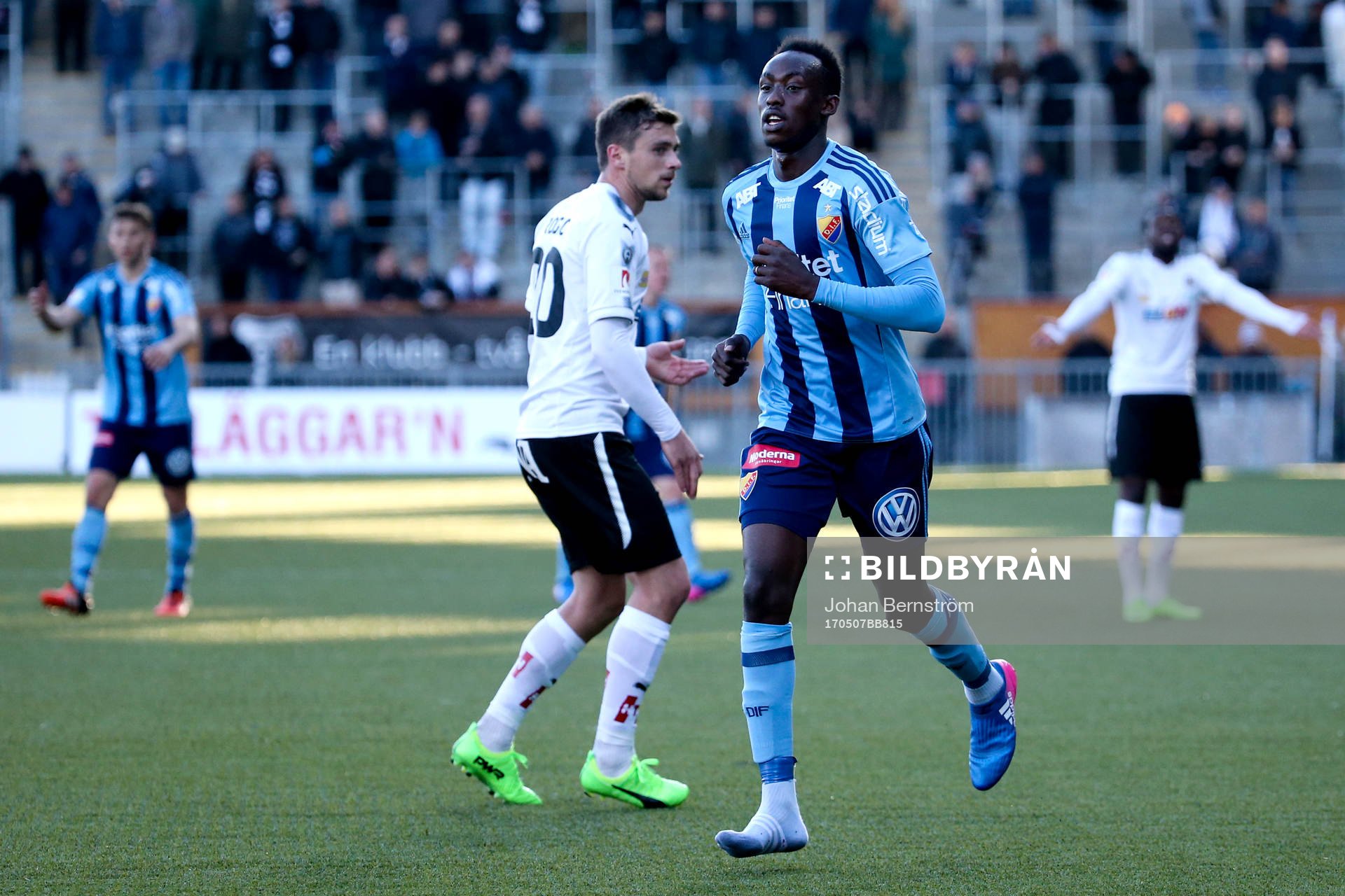 Djurgårdens Philana Tinotenda Kadewere med bara en sko