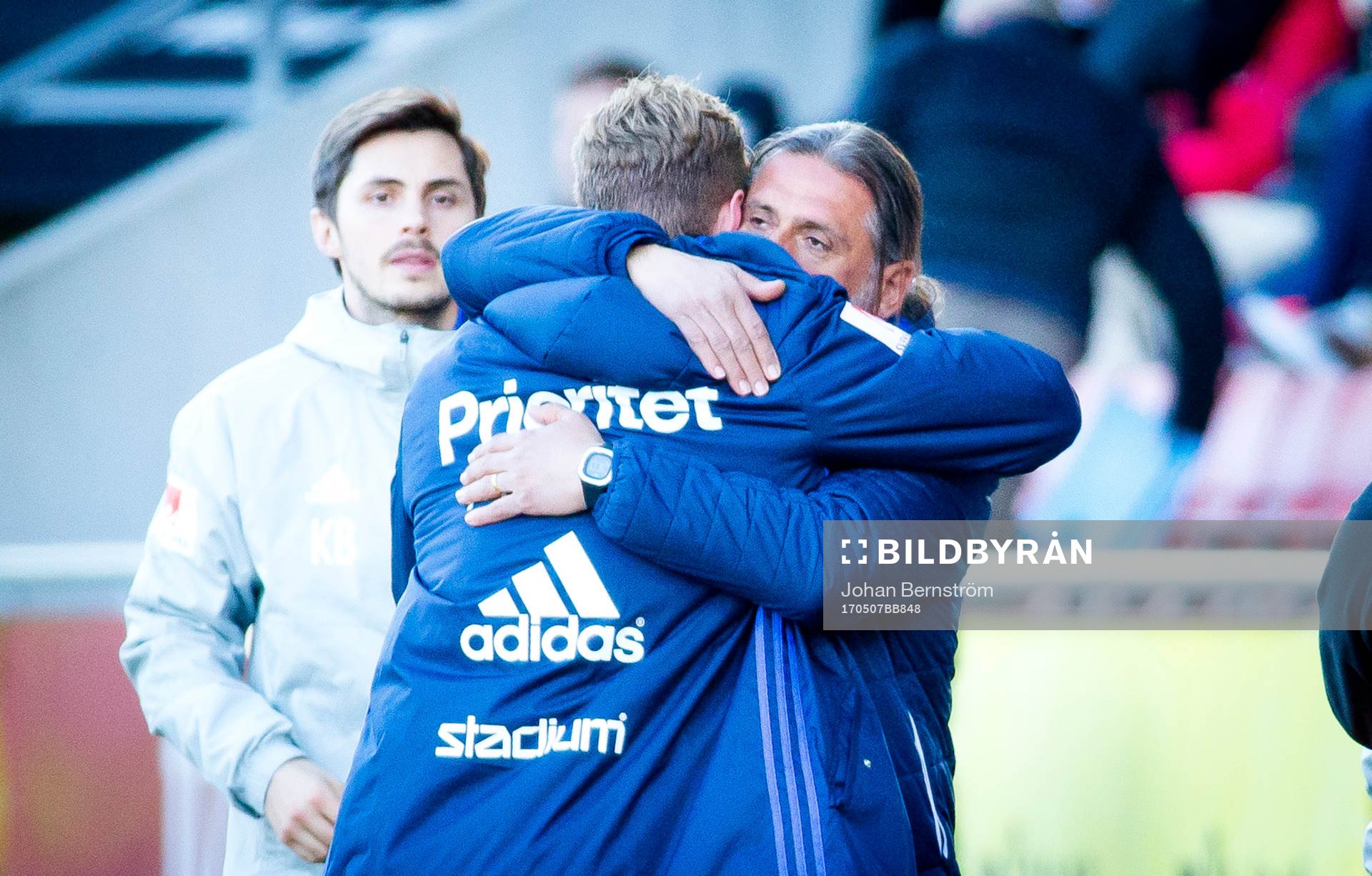 Djurgårdens Gustav Engvall kramar om Djurgårdens tränare