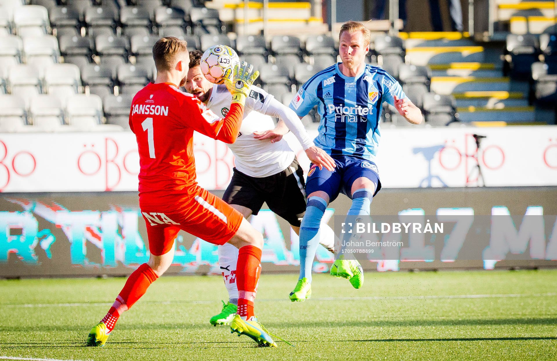 Örebros målvakt Oscar Jansson och Djurgårdens Gustav