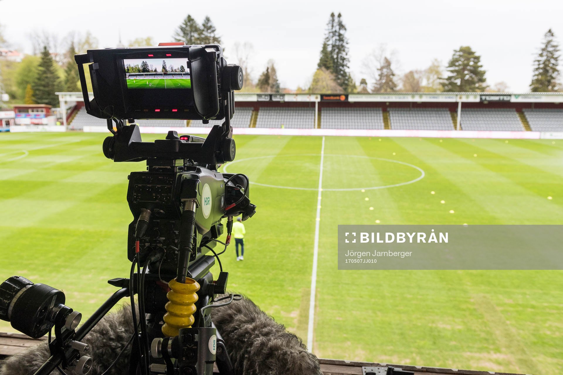 TV-kamera framför fotbollsplanen