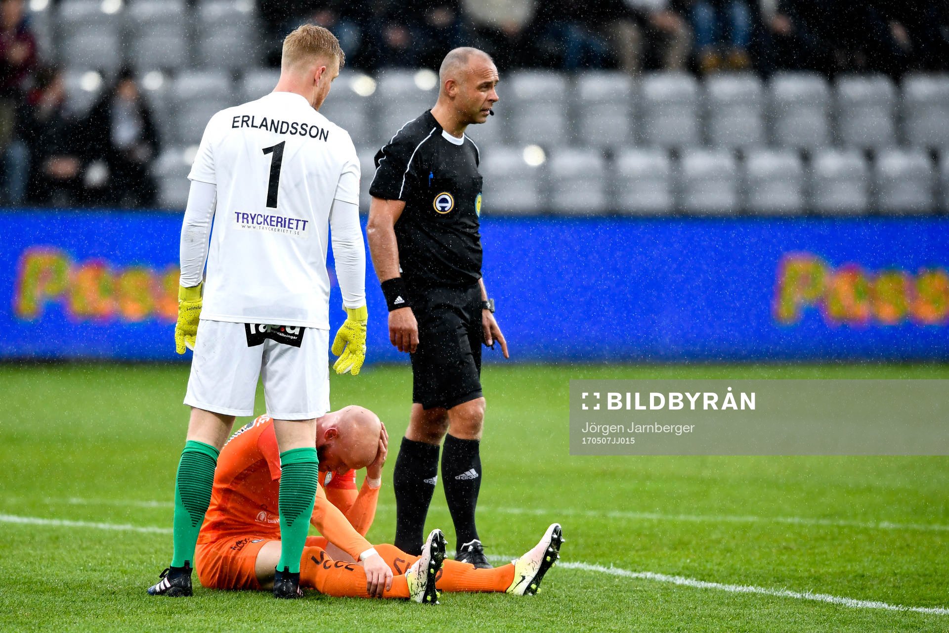 AFC Eskilstunas Ferid Ali tar sig för huvudet