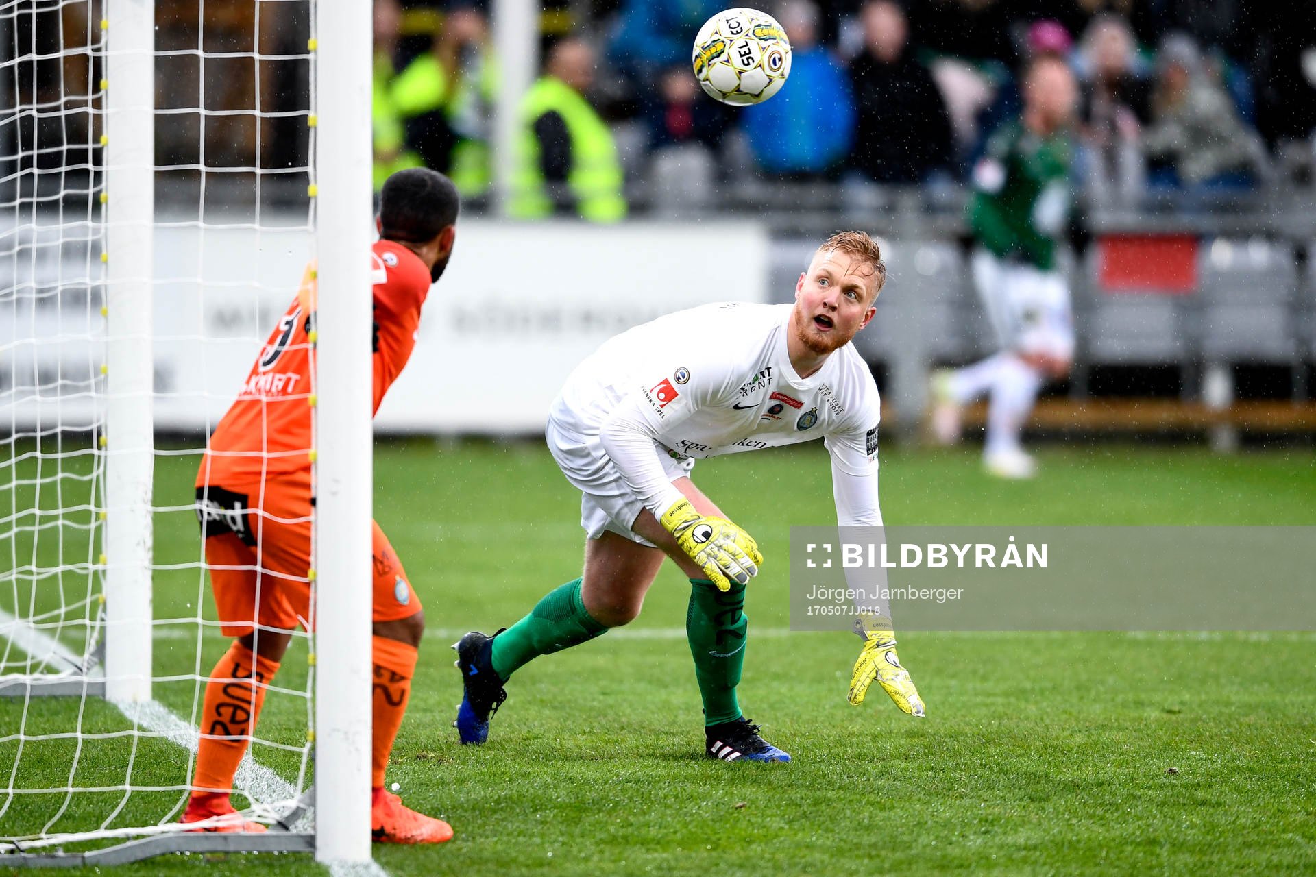 AFC Eskilstunas Jernade Meade och målvakt Tim Erlandsson
