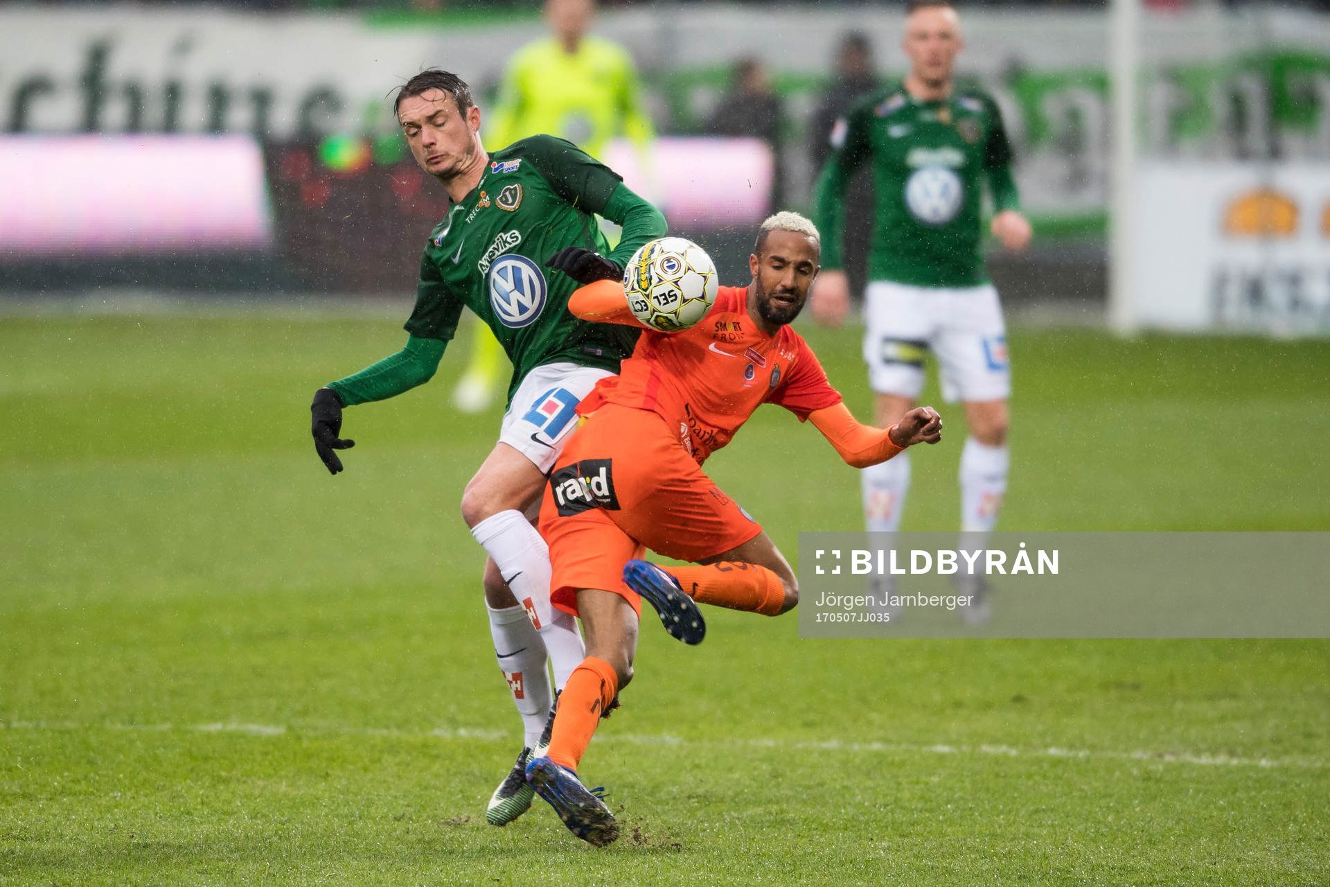 AFC Eskilstunas Ferid Ali och Jönköpings Daryl Smylie