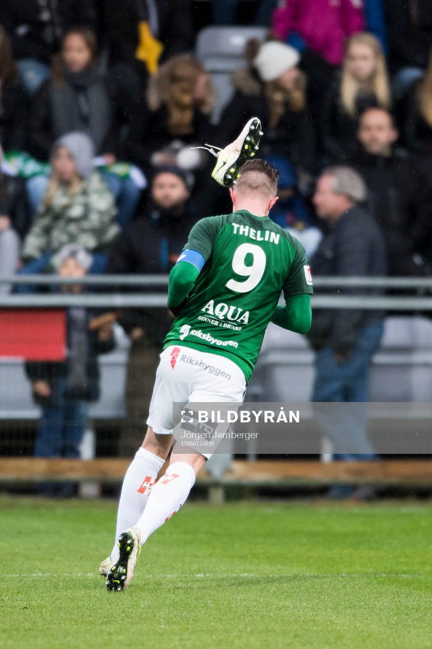 AFC Eskilstunas Zourab Tsisaridze (ej i bild) tappar skon