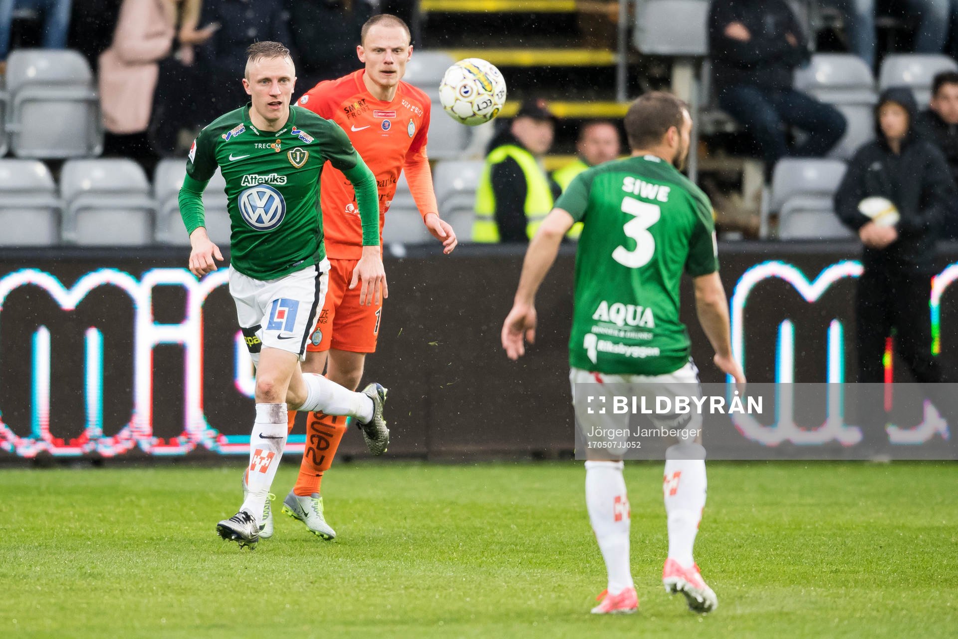 Jönköpings Joakim Karlsson och AFC Eskilstunas Simon