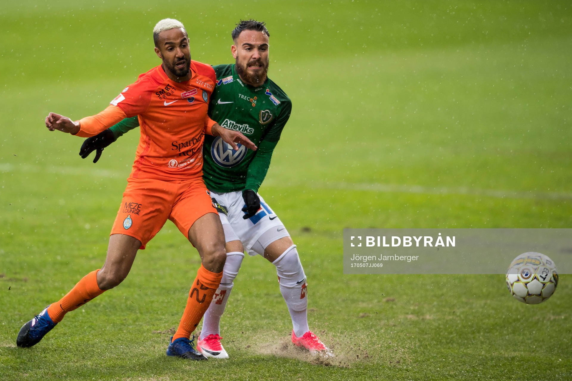 AFC Eskilstunas Ferid Ali och Jönköpings Dzenis Kozica