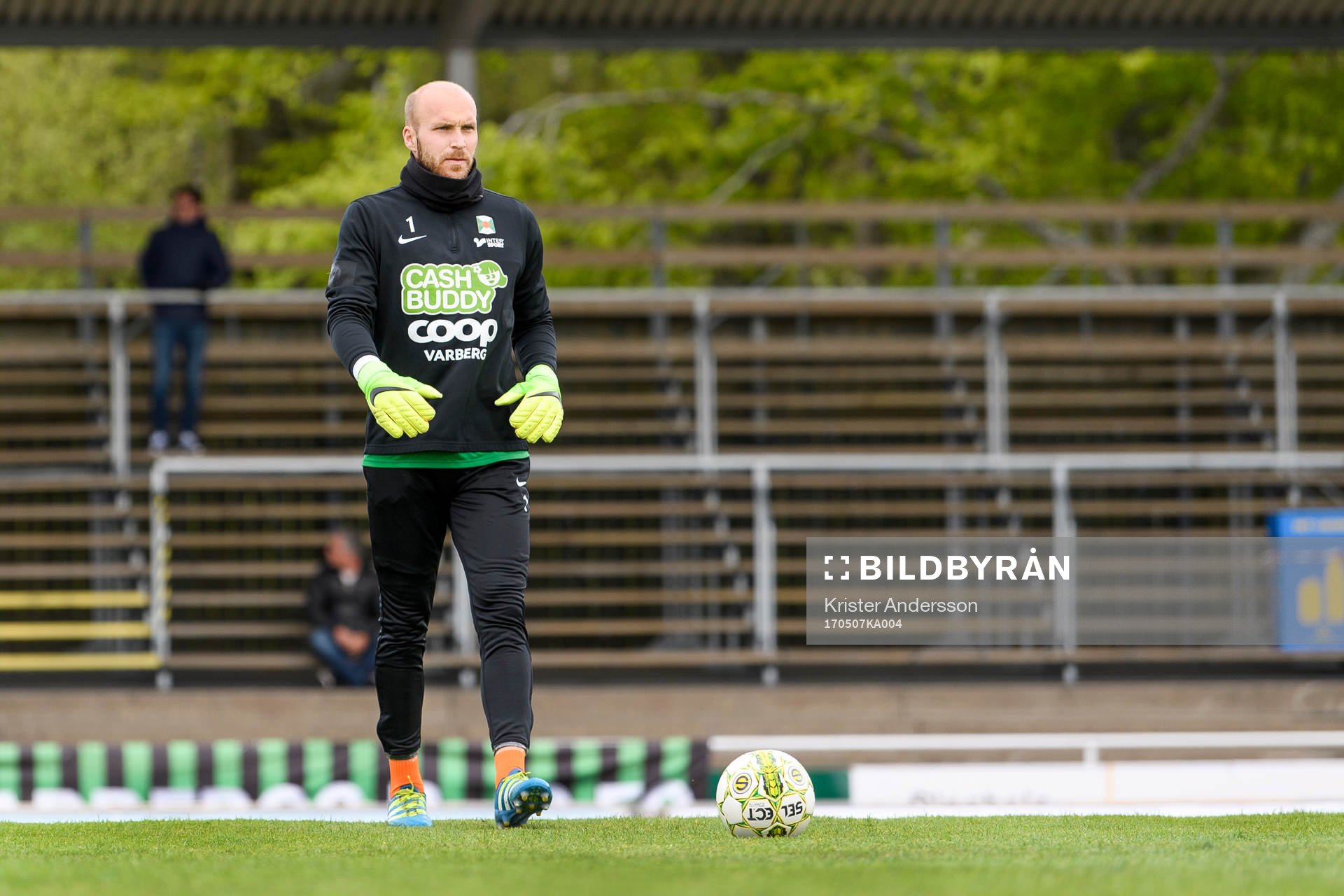 Varbergs målvakt Peter Dahlberg före fotbollsmatchen i