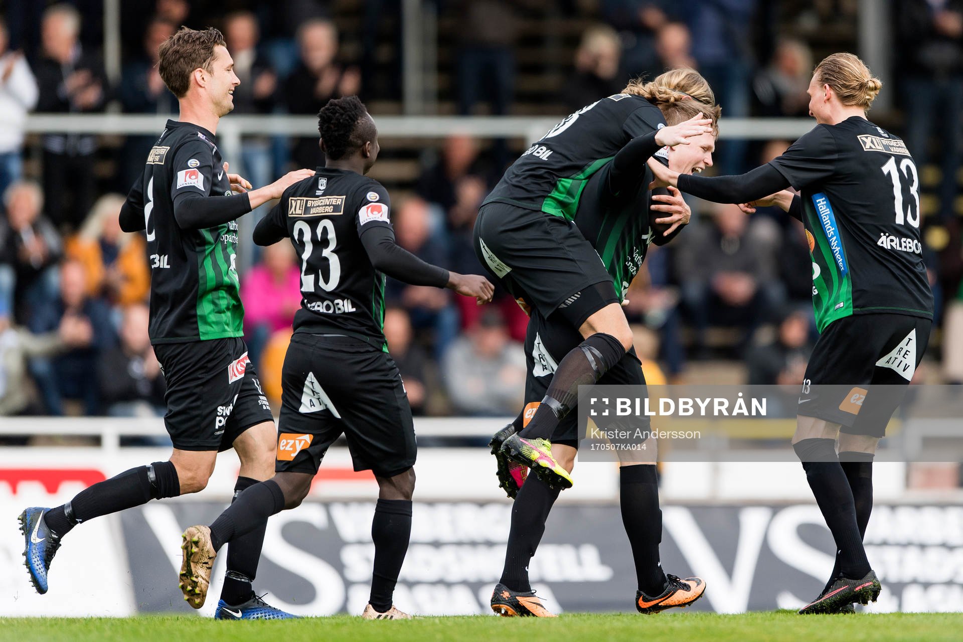 Varbergs Anton Liljenbäck har gjort 2-0 och jublar