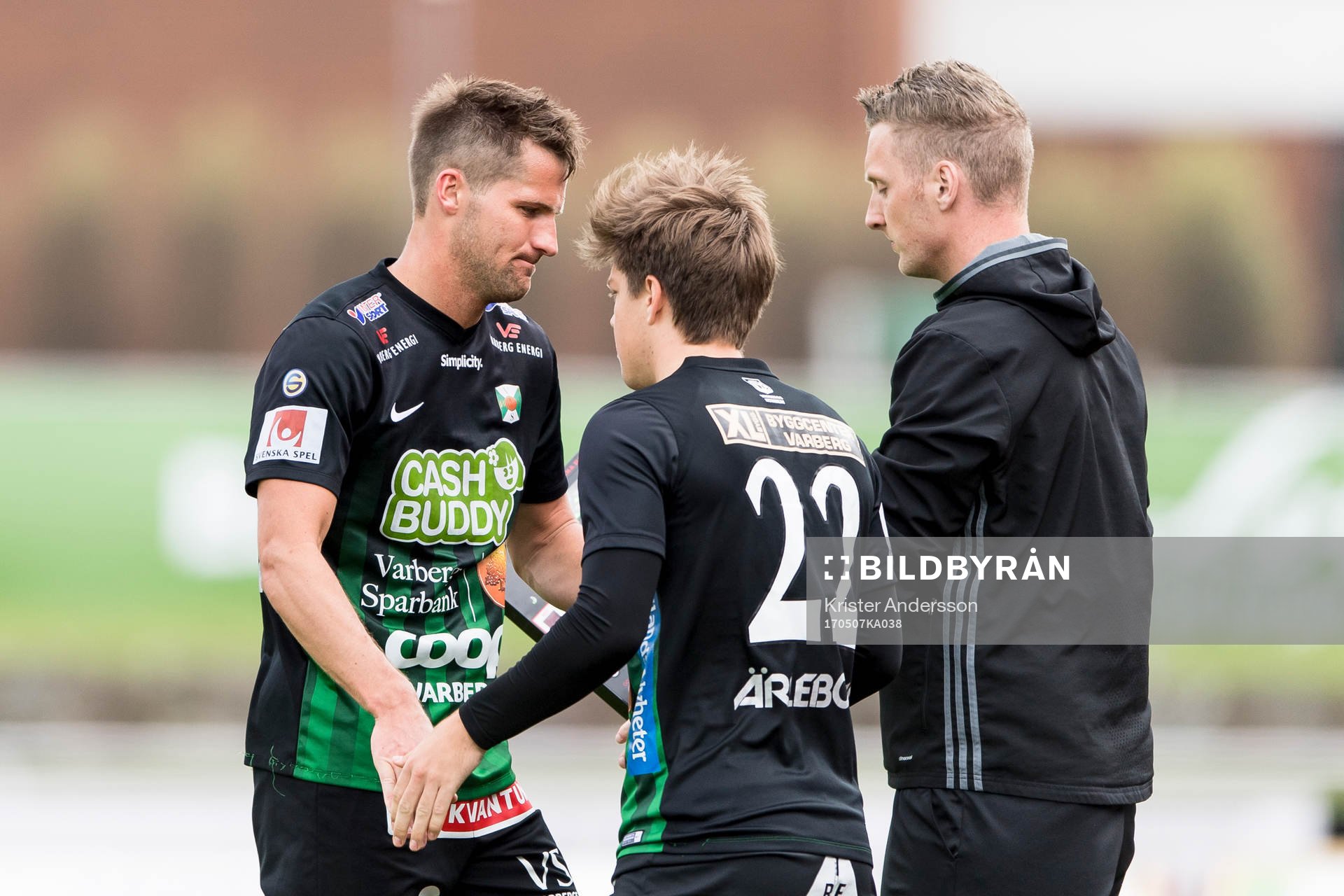 Varbergs Gabriel Altemark-Vanneryr blir utbytt och ersatt