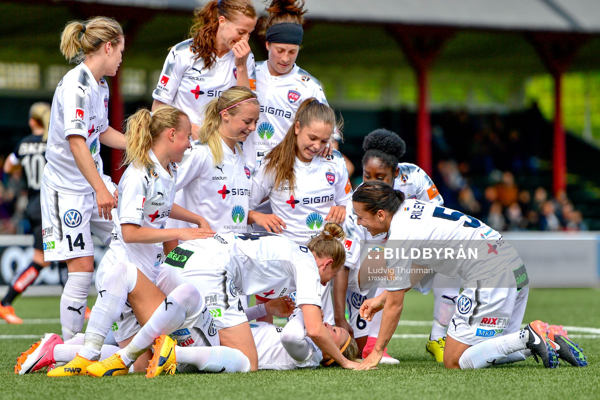 Rosengårds Sanne Troelsgaard Nielsen jublar med lagkamrater