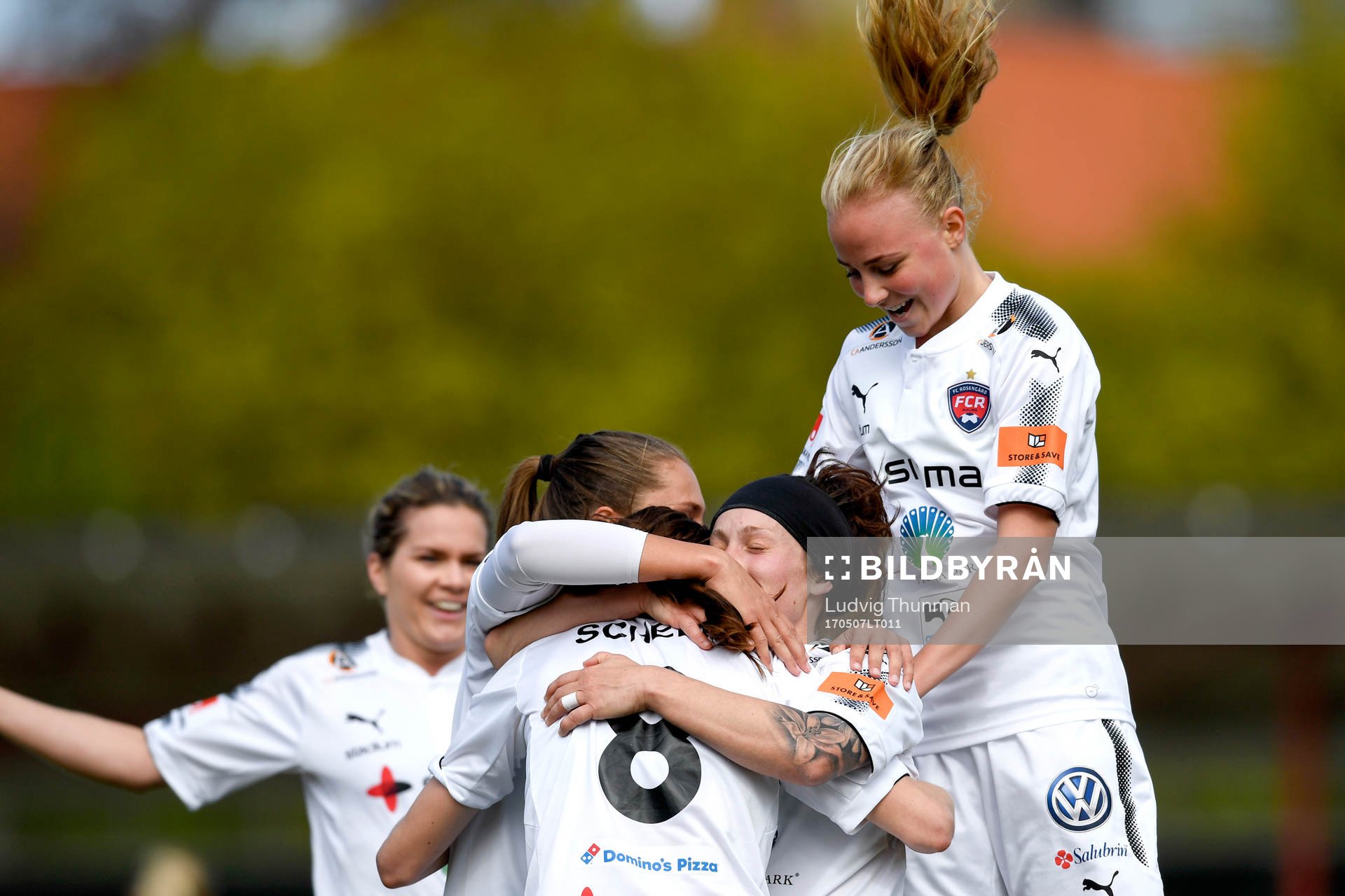 Rosengårds Lotta Schelin jublar med lagkamrater efter 2-0 under fotbollsmatchen i Damallsvenskan mellan FC Rosengård och Kopparbergs Göteborg FC den 7 maj 2017 i Malmö.