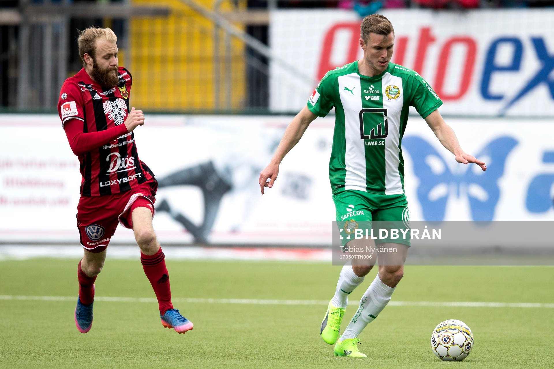 Hammarbys Richard Magyar och Östersunds Curtis Edwards