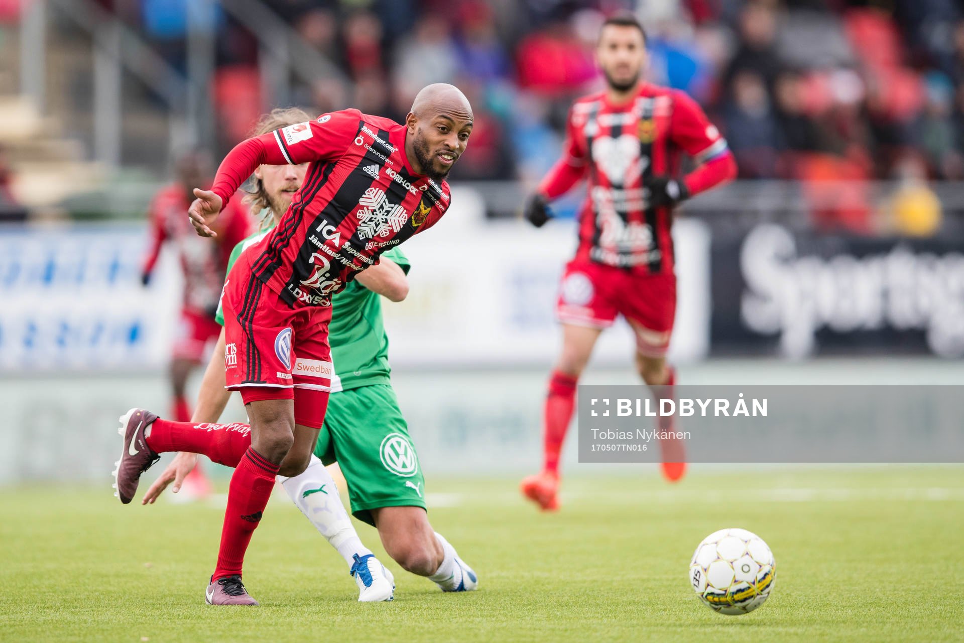 Östersunds Fouad Bachirou mot Hammarbys Björn Paulsen