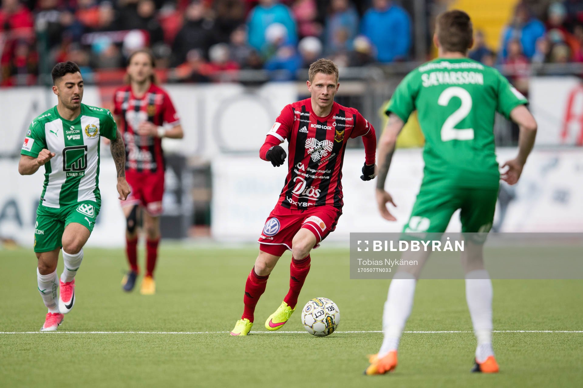 Östersunds Johan Bertilsson mot Hammarbys Jiloan Hamad och