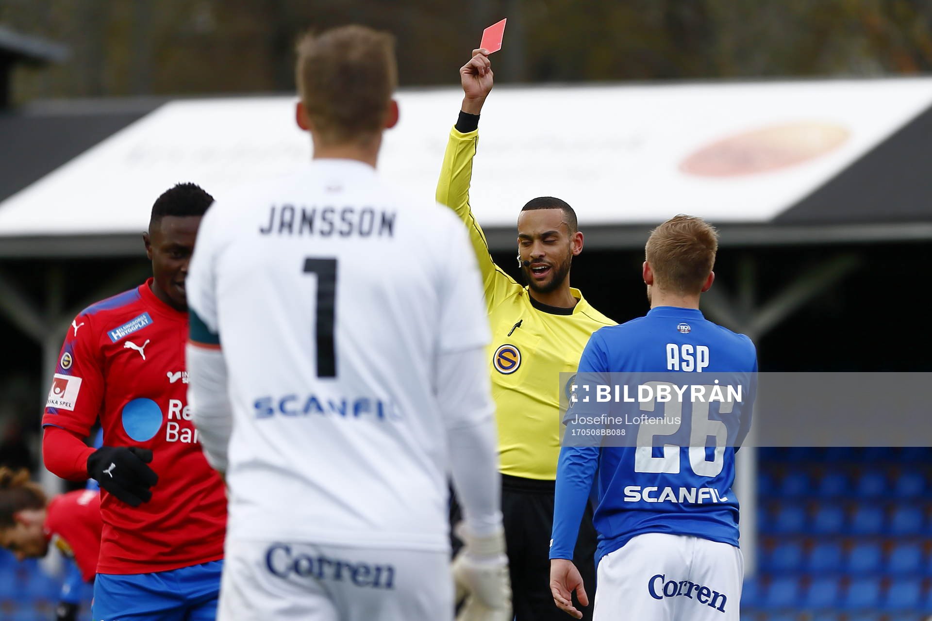 Domare ger Åtvidabergs Jonathan Asp rött kort