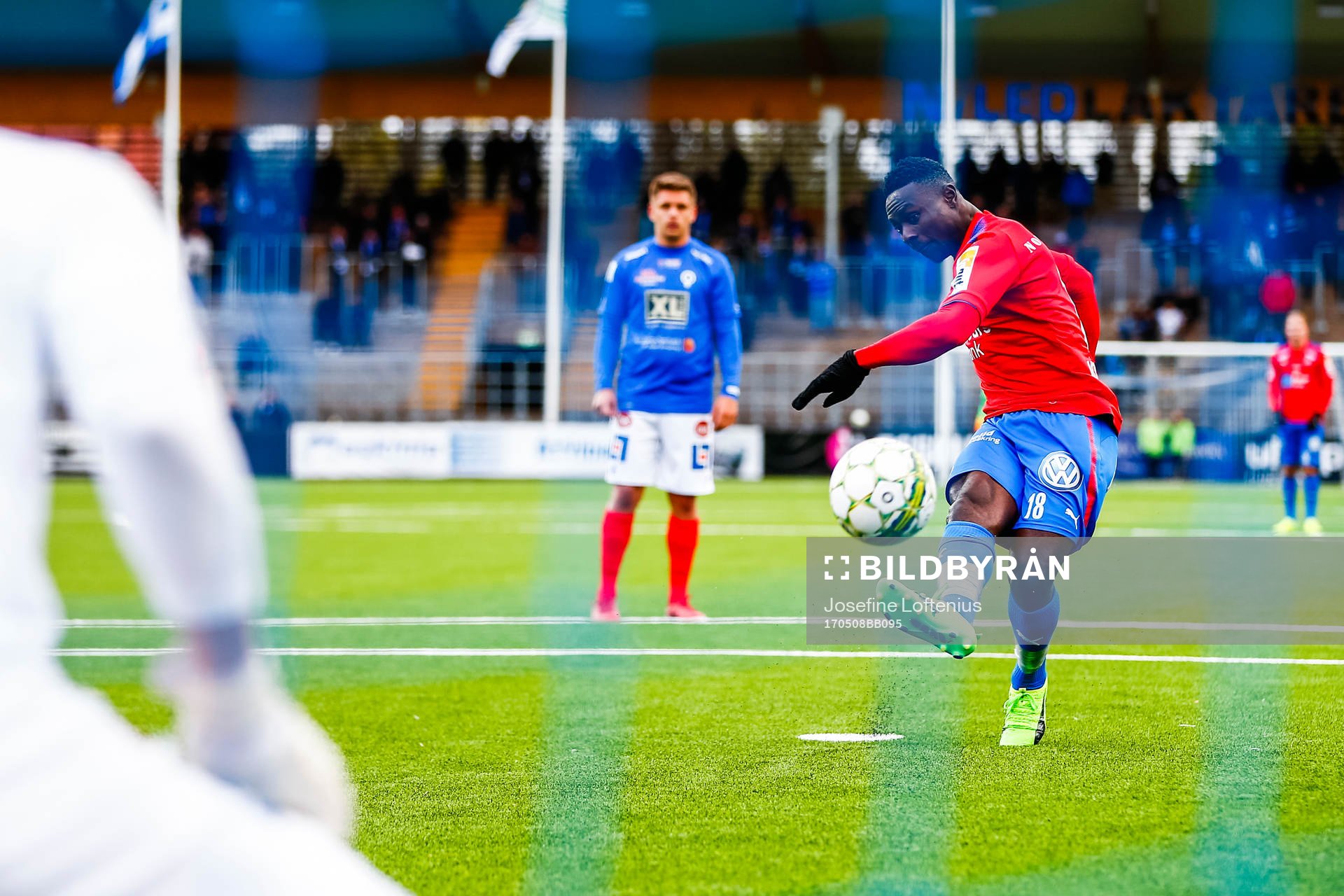 Helsingborgs Oke Akpoveta gör mål på straff