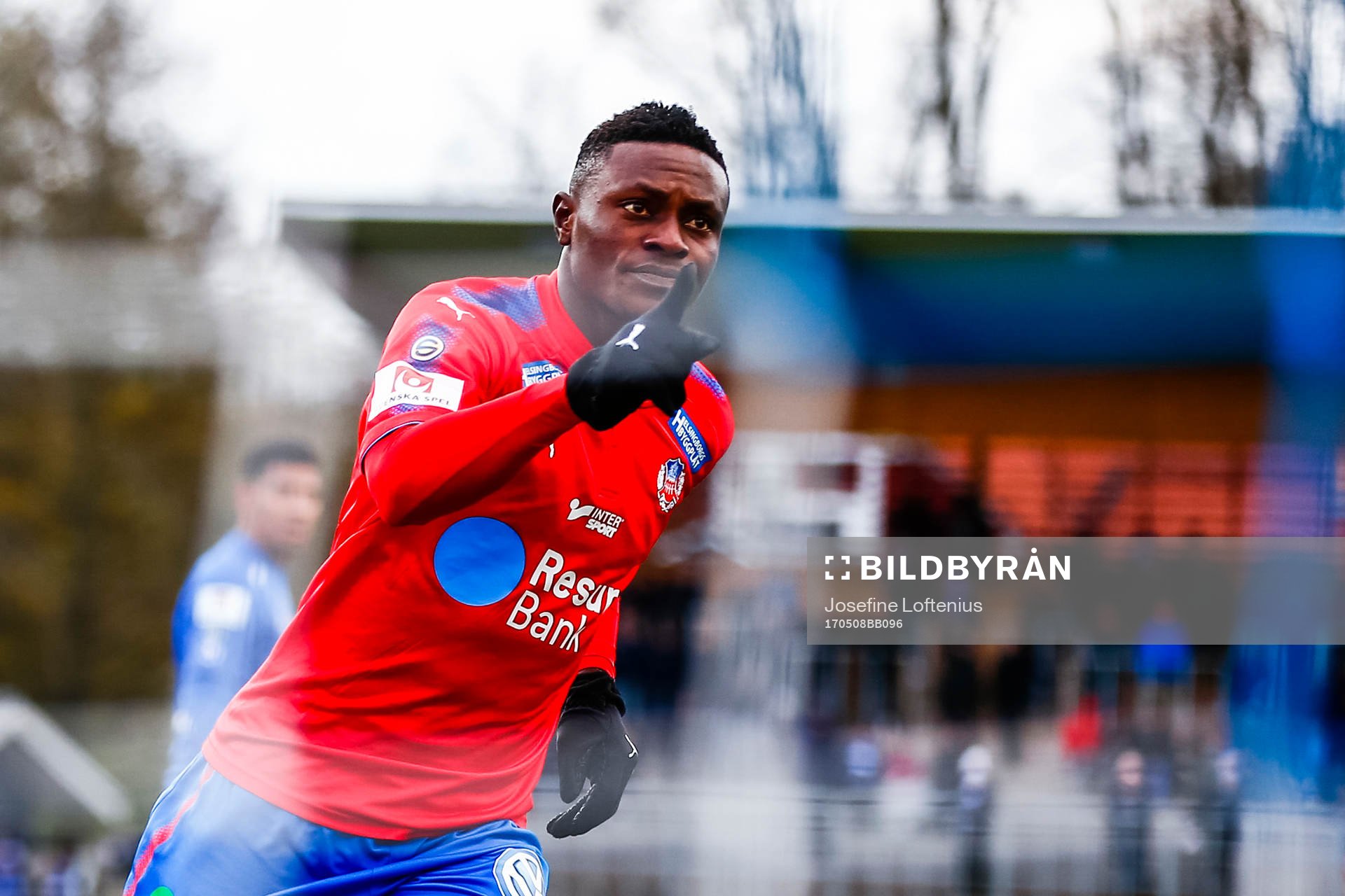 Helsingborgs Oke Akpoveta jublar