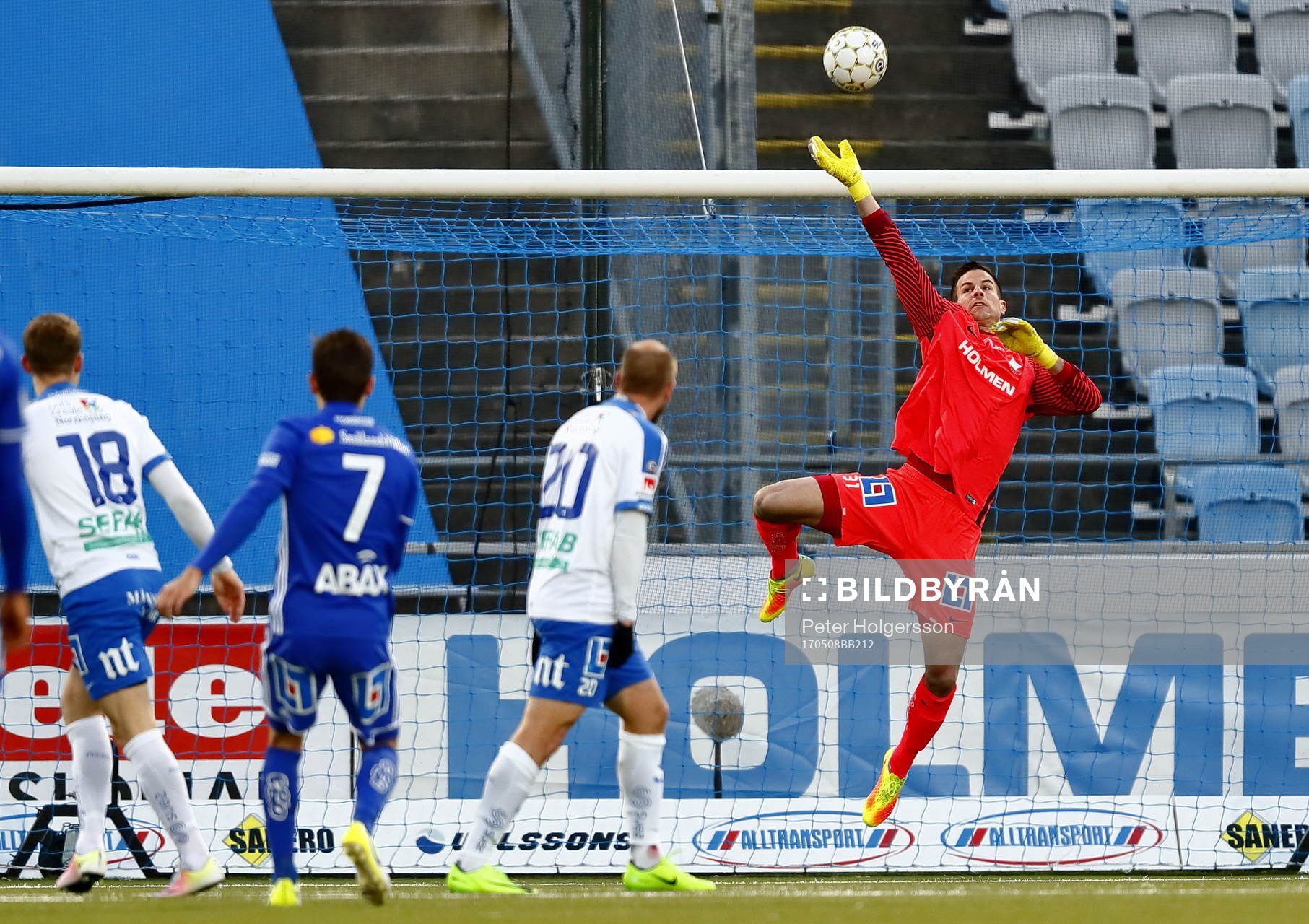 Räddning av Norrköpings målvakt Michael Langer