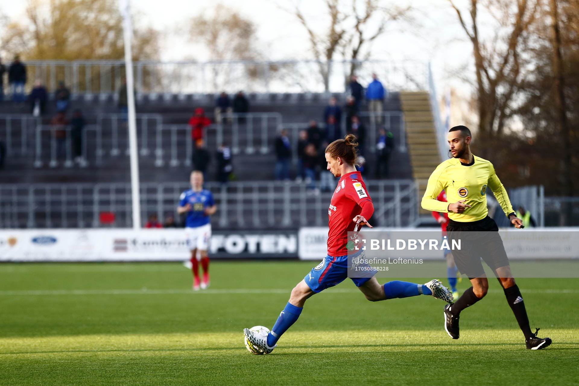 Helsingborgs Jesper Lange och domare Farouk Nehdi