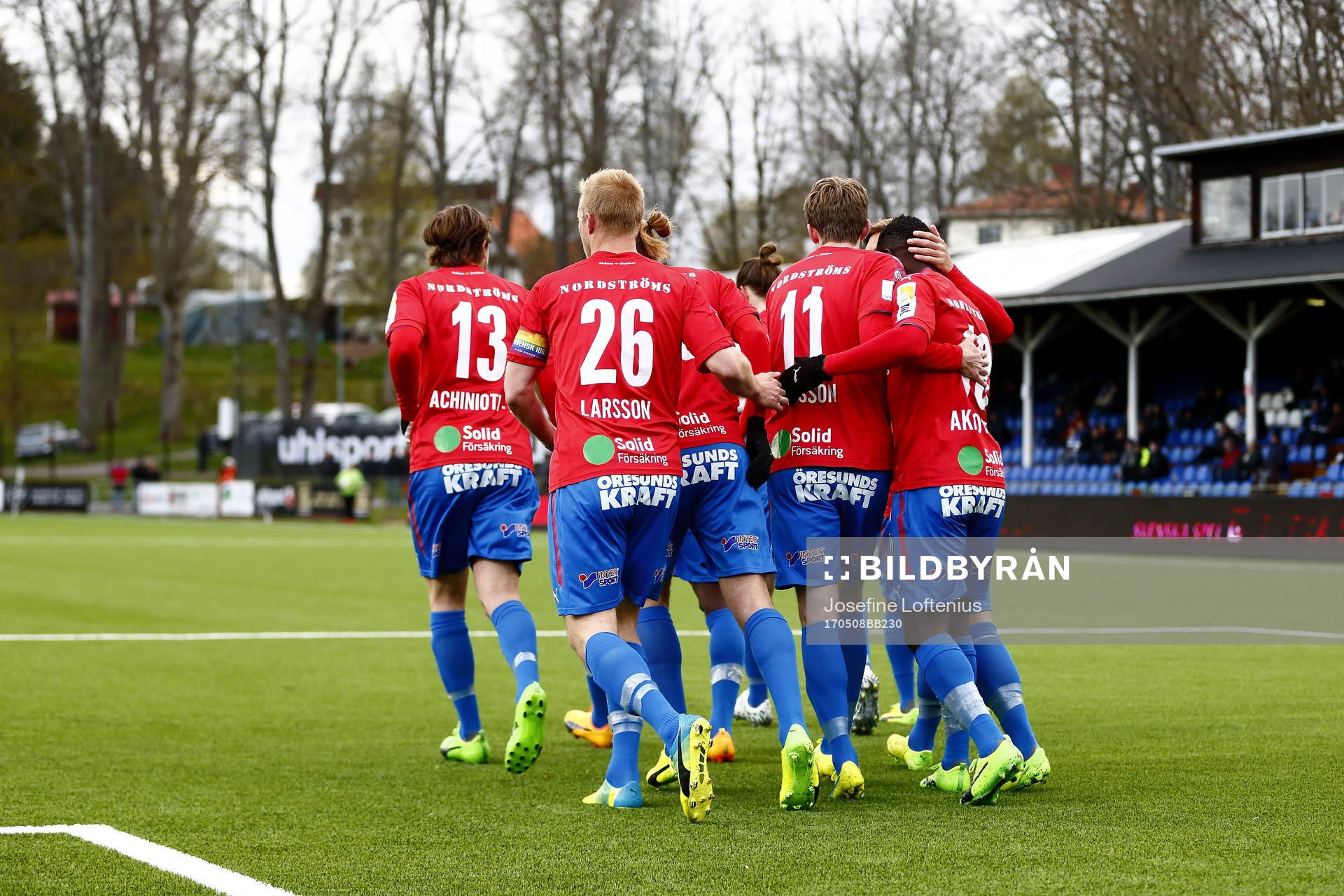 Helsingborg jublar och kramar om målskytt Oke Akpoveta