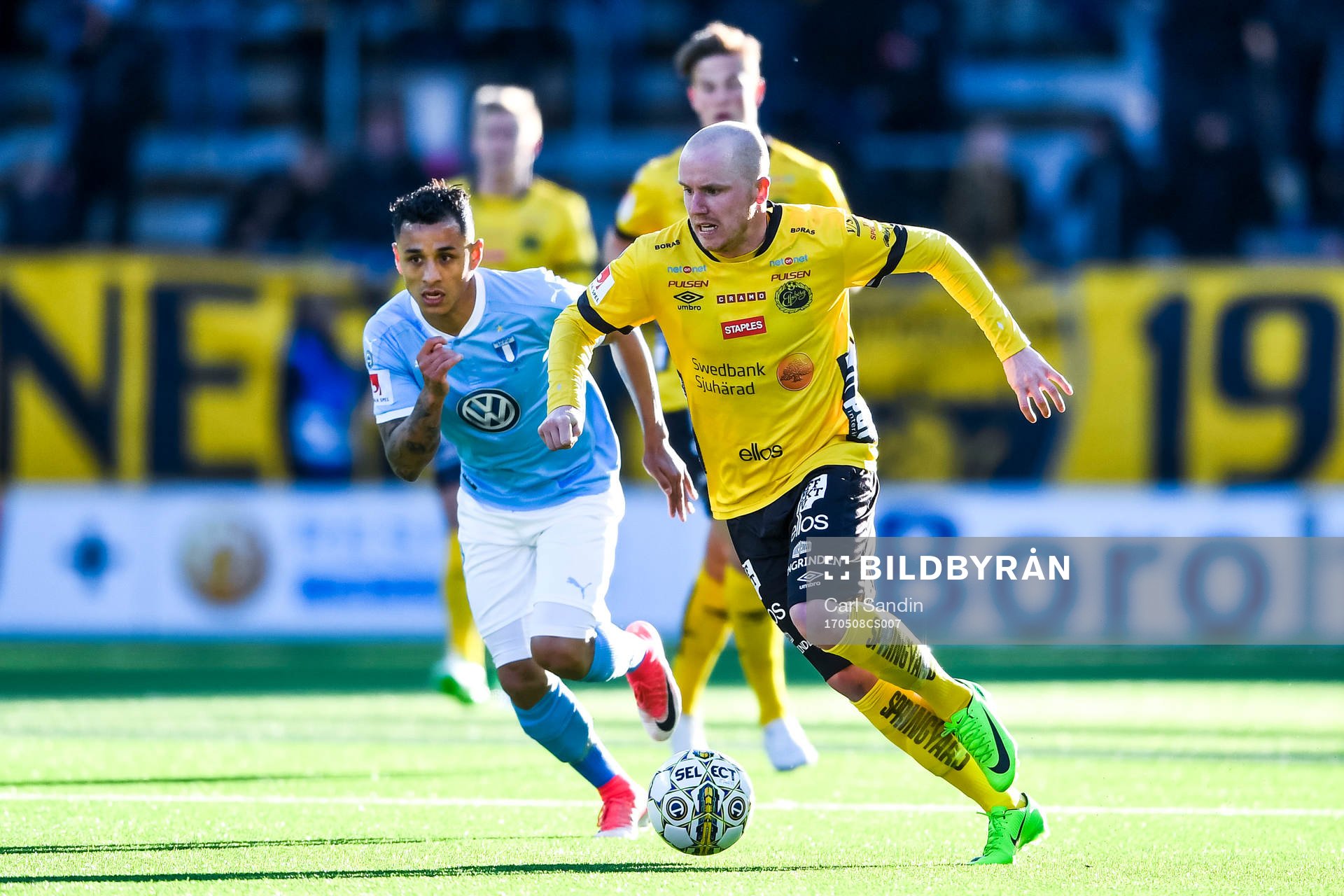 Malmö FFs Yoshimar Yotún och Elfsborgs Simon Lundevall