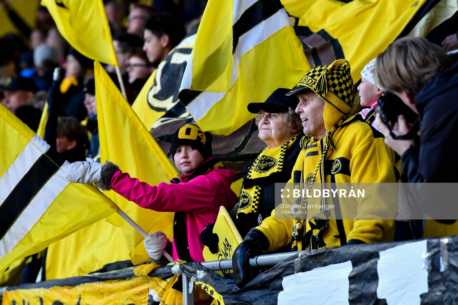 Elfsborgs supportrar med tifo före fotbollsmatchen i