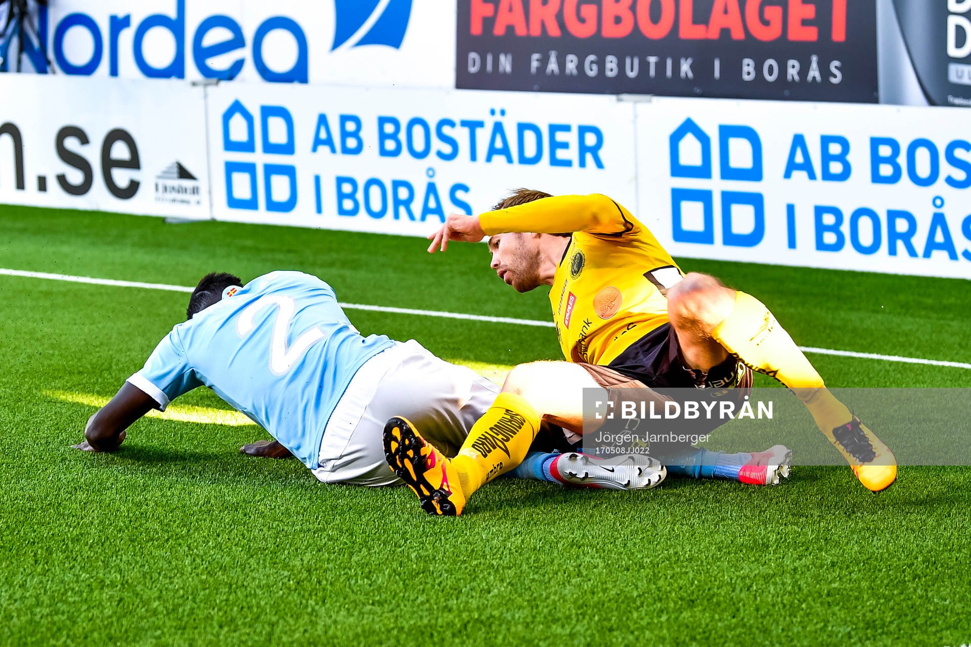 Malmö FFs Pa Konate kollitrar med Elfsborgs Anders Randrup