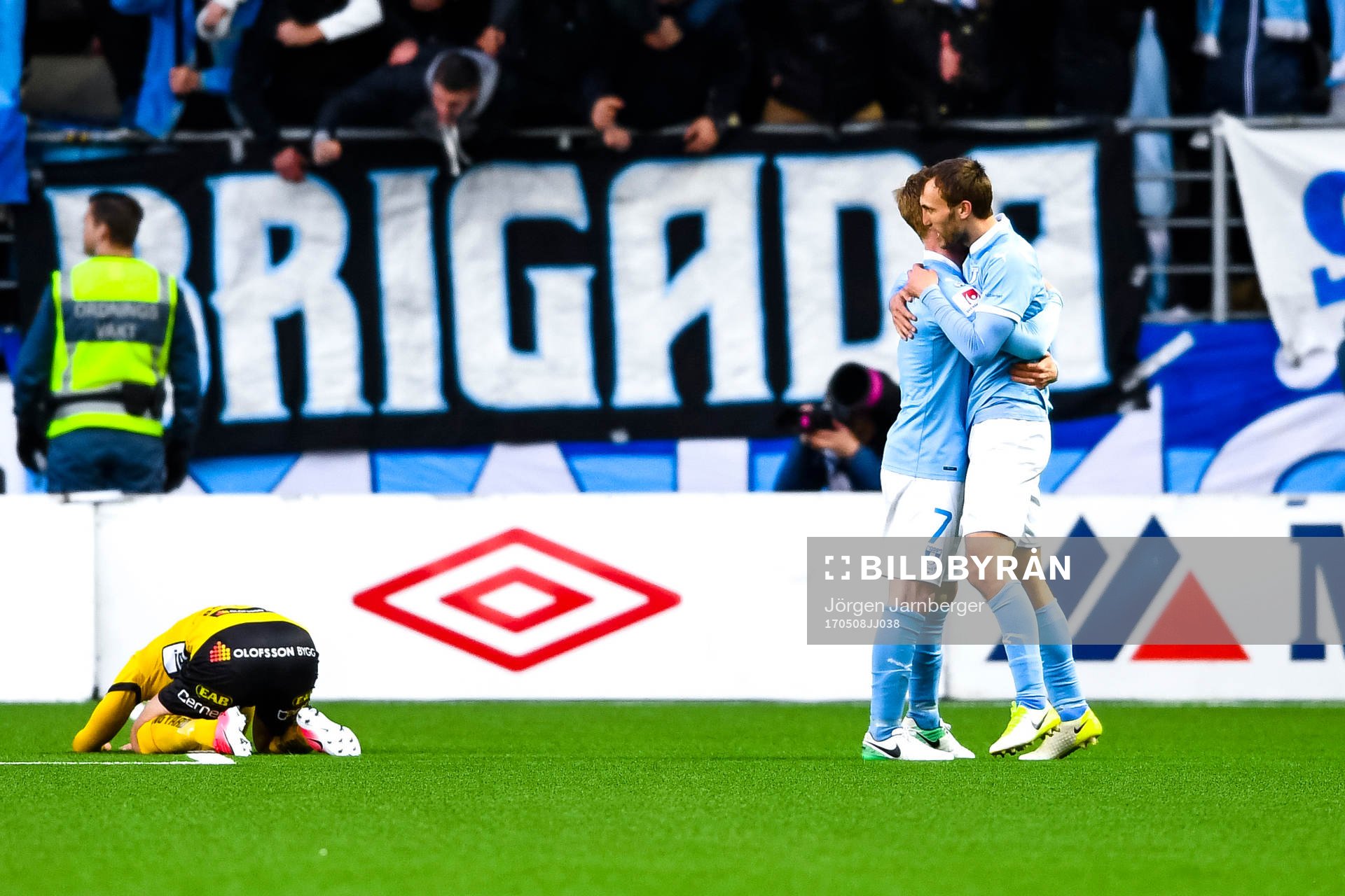Malmö FFs Magnus Wolff Eikrem och Anders Christiansen jublar efter 1-2 under fotbollsmatchen i Allsvenskan mellan Elfsborg och Malmö FF den 8 maj 2017 i Borås.