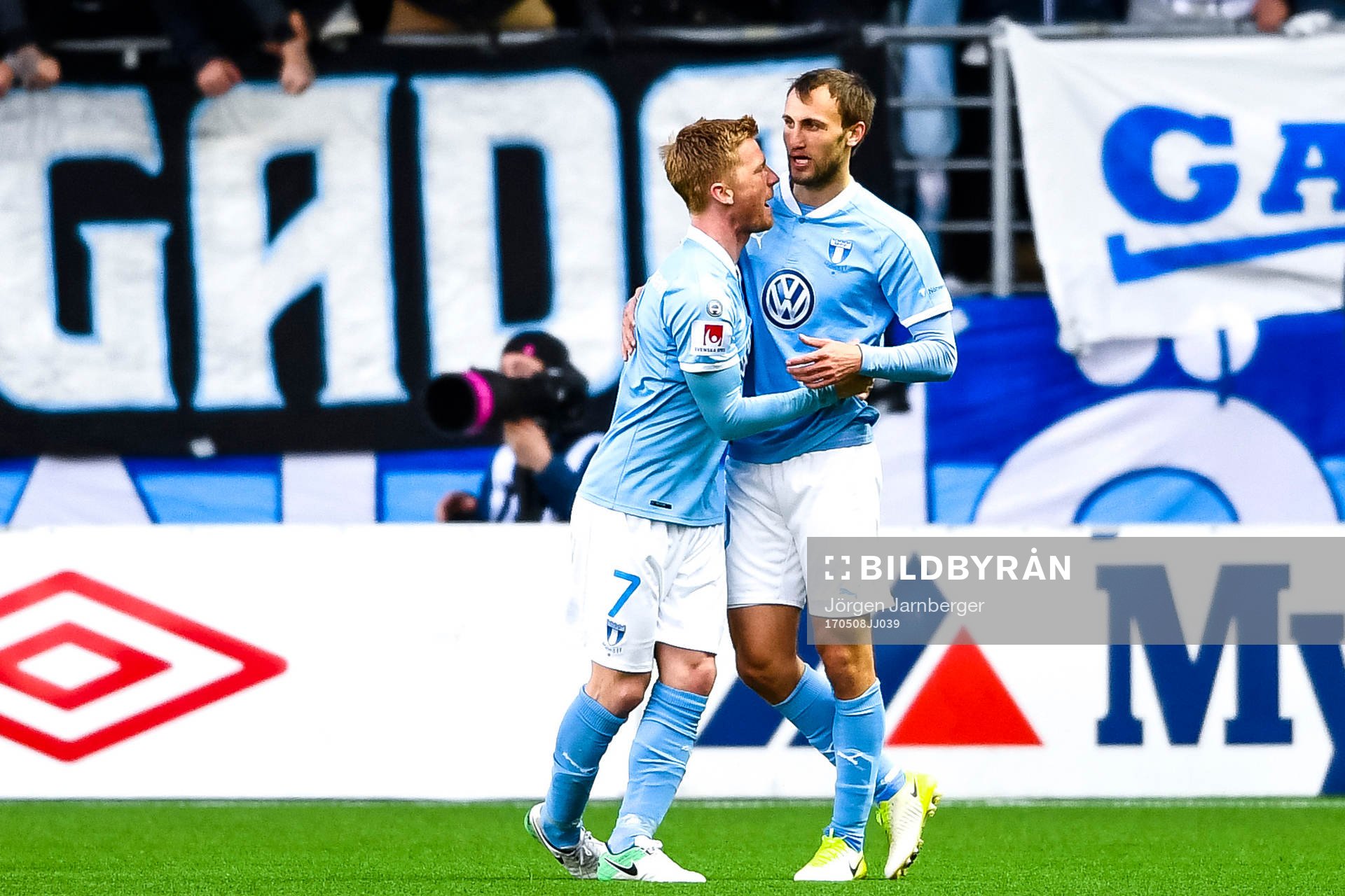 Malmö FFs Magnus Wolff Eikrem och Anders Christiansen jublar efter 1-2 under fotbollsmatchen i Allsvenskan mellan Elfsborg och Malmö FF den 8 maj 2017 i Borås.
