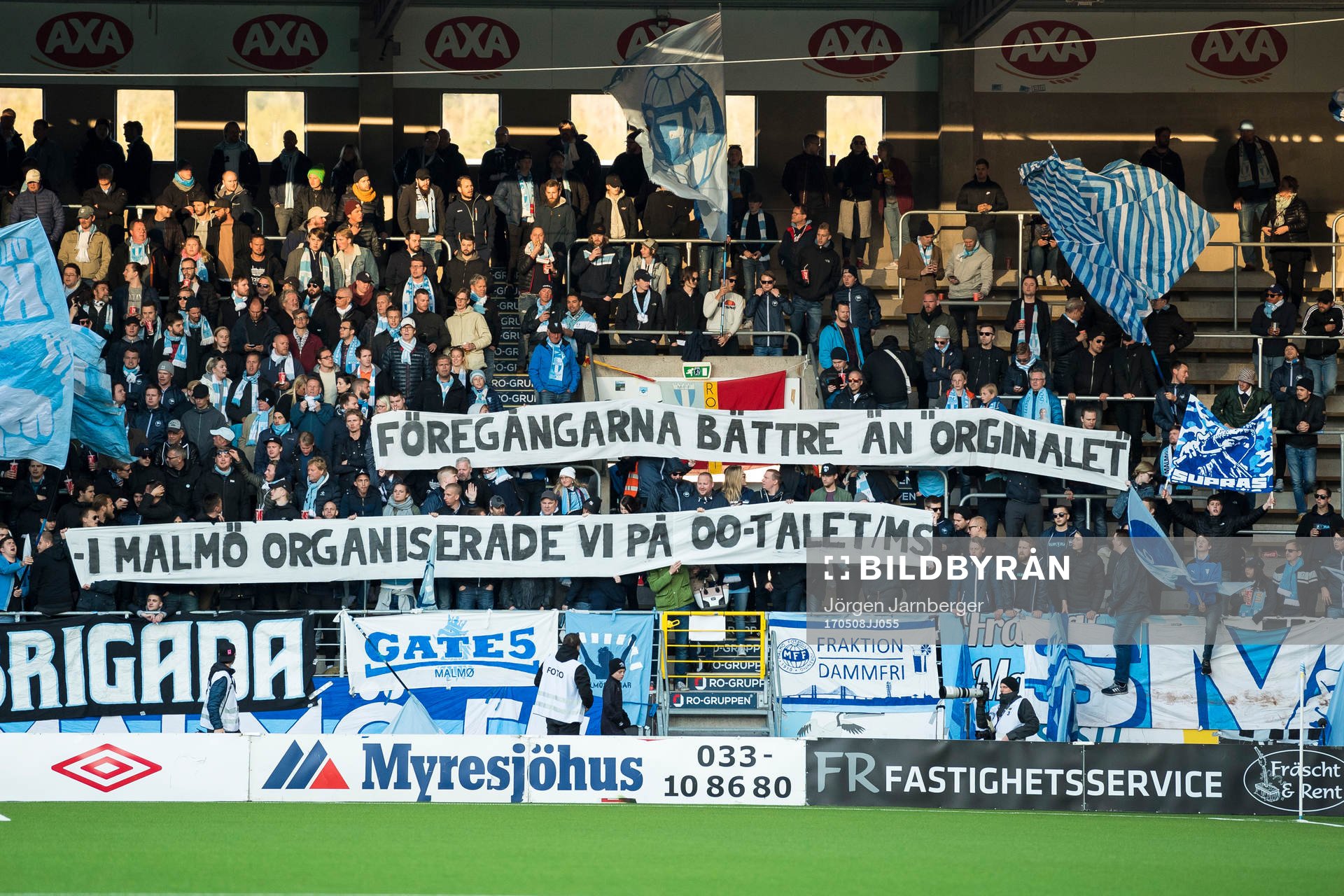 Malmö FFs supportrar med banderoll