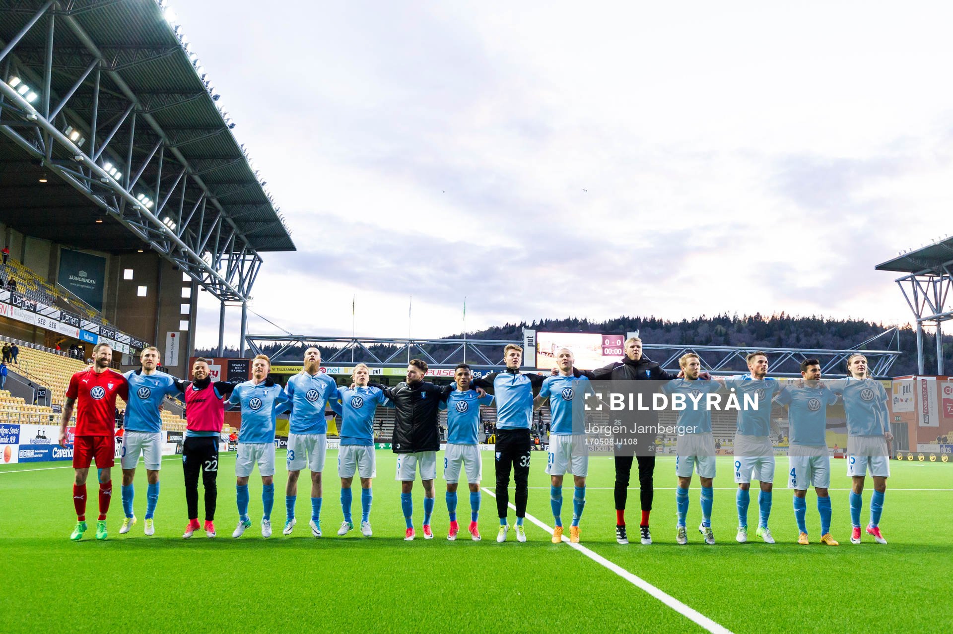 Malmö FFs spelare tackar supportrarna