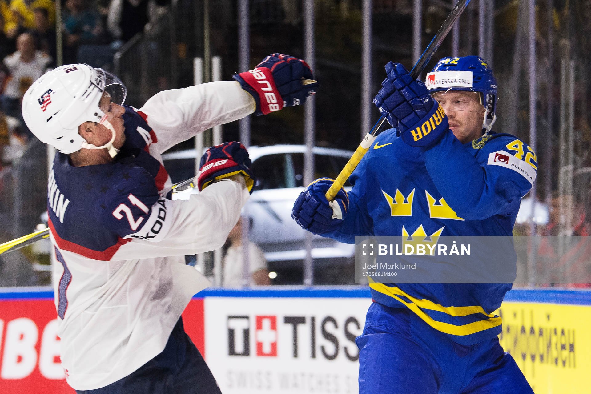 s Dylan Larkin i bråk med Sveriges Joakim Nordström