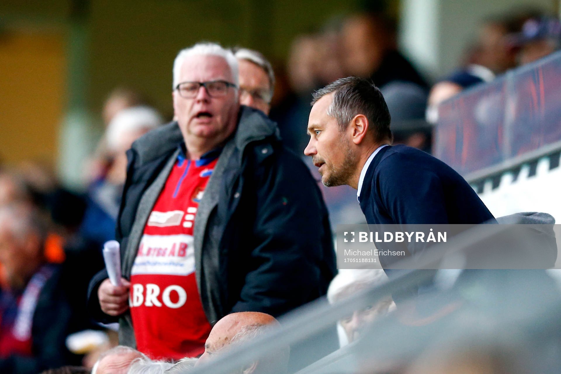 Örgrytes tränare Marcus Lantz blir uppvisad på läktaren