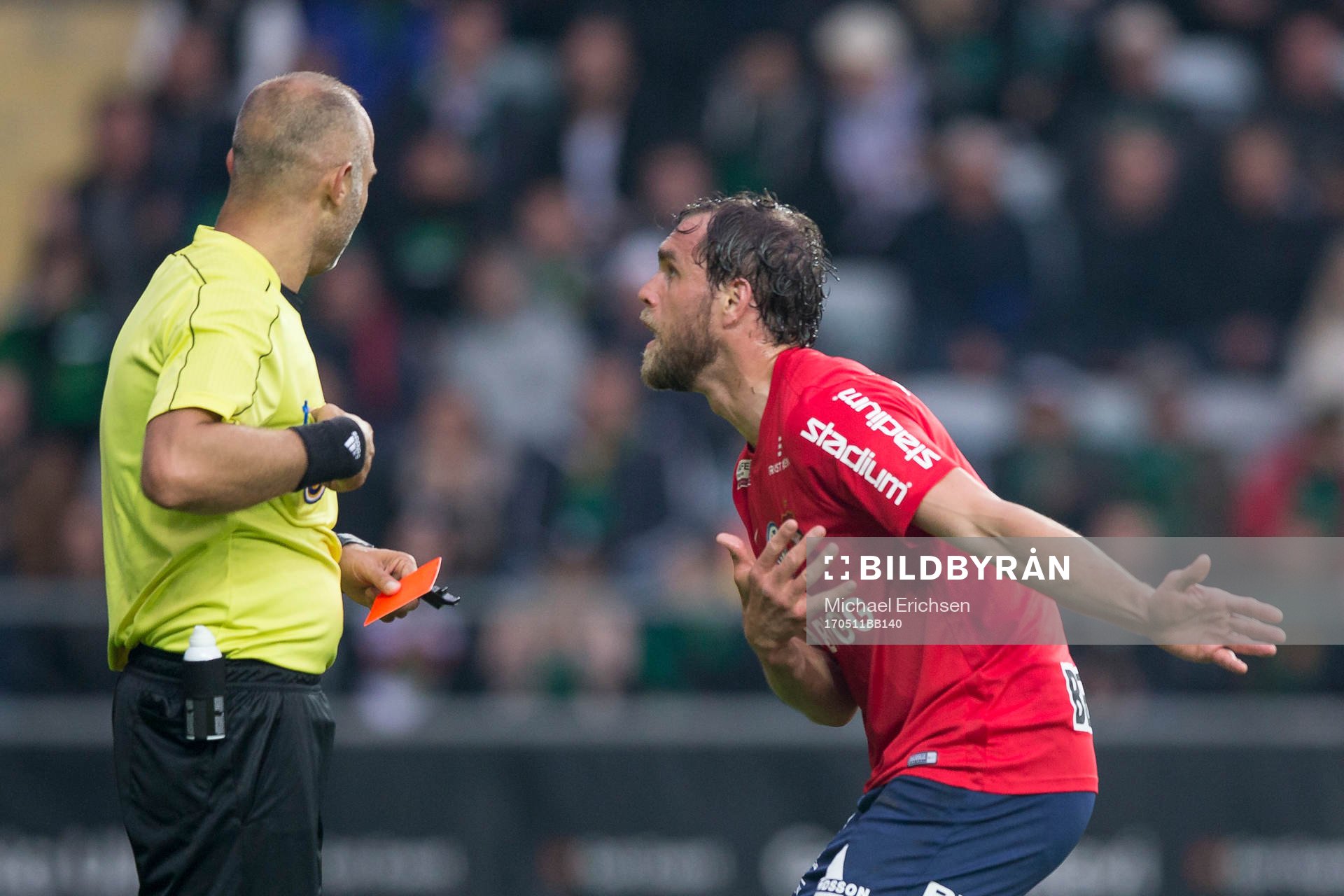Örgrytes Johan Elmander protesterar mot William