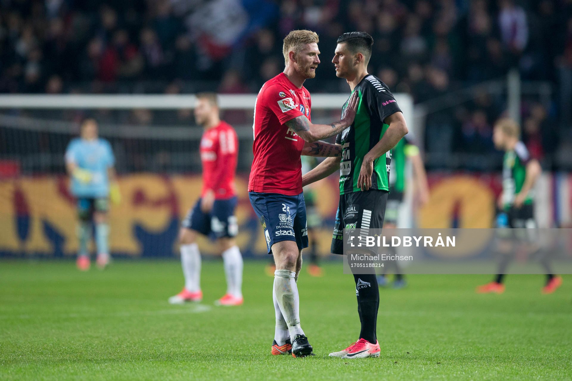 Örgrytes Fredrik Björck och GAIS Luka Mijaljevic tackar