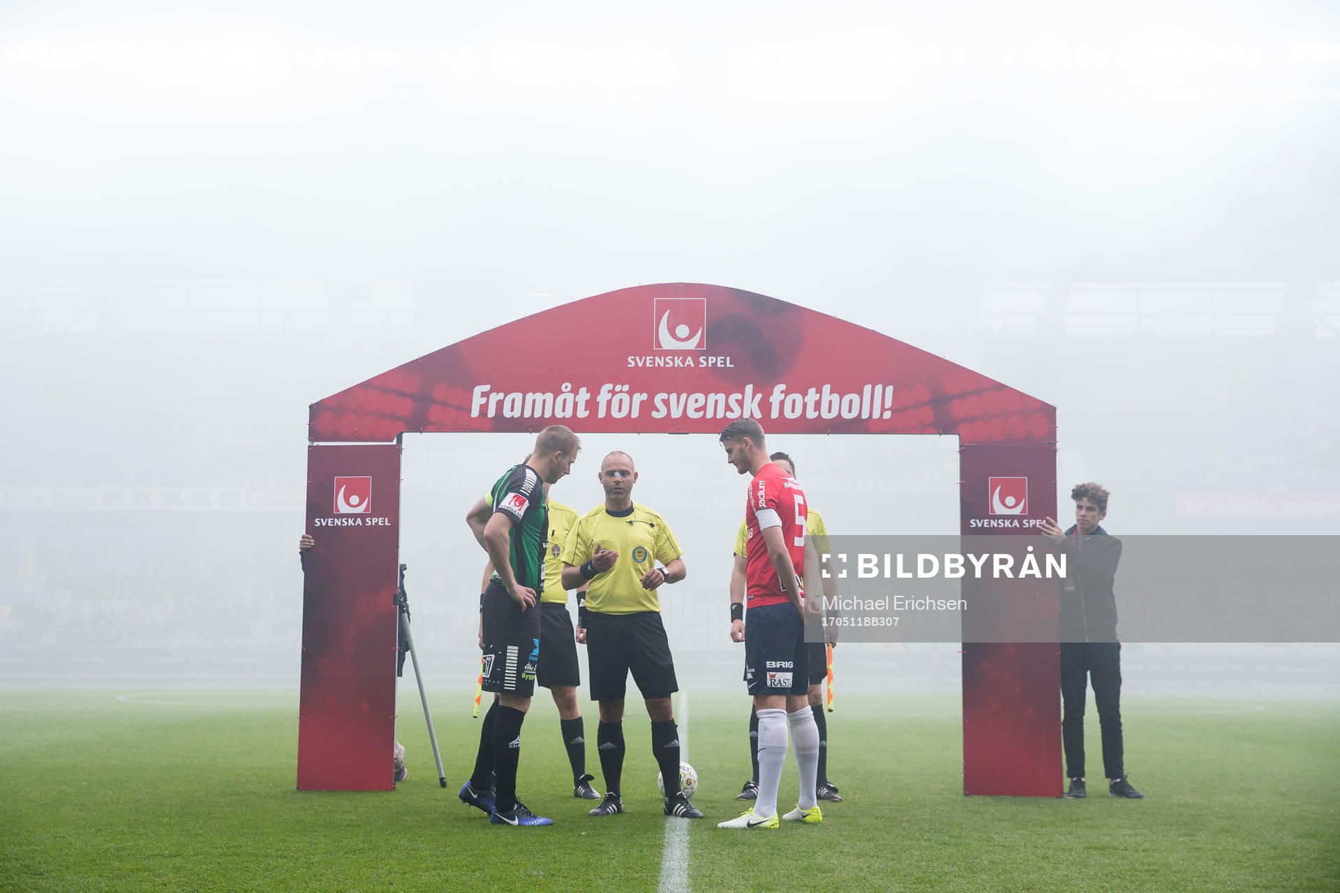 Slantsingling mellan GAIS Steven Old och Örgrytes Johan