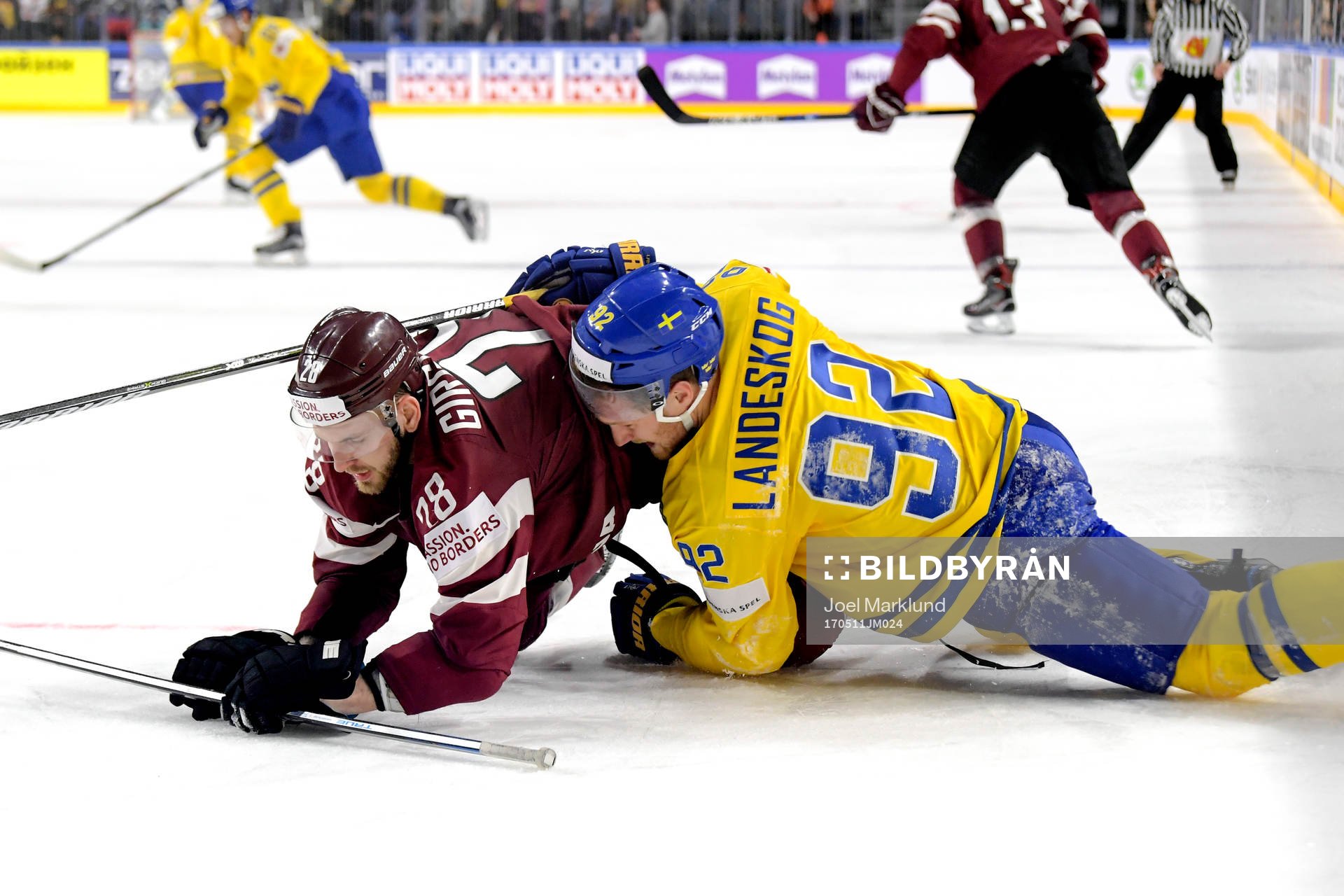 Lettlands Zemgus Girgensons och Sveriges Gabriel Landeskog