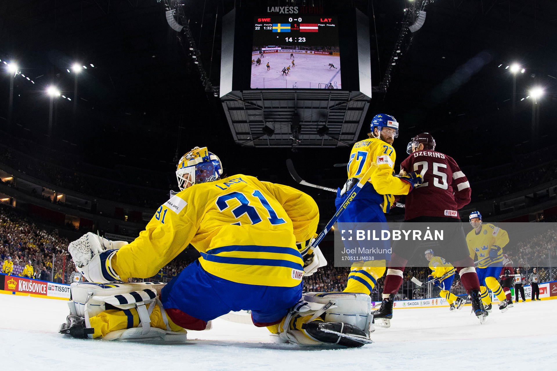 Sveriges målvakt Eddie Läck och Victor Hedman