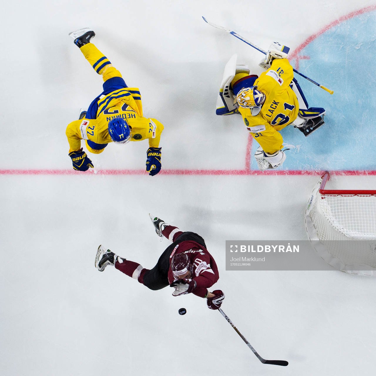 Lettlands Miks Indrasis tar ner pucken bakom Sveriges