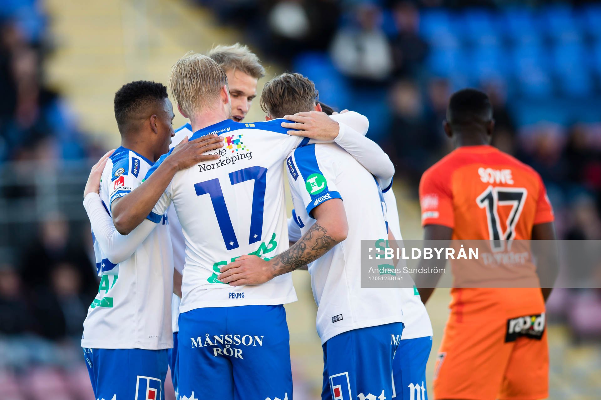 Norrköpings Karl Holmberg gör 0-2 och gratuleras av lagkamrater under fotbollsmatchen i Allsvenskan mellan AFC Eskilstuna och Norrköping den 12 Maj 2017 i Eskilstuna.